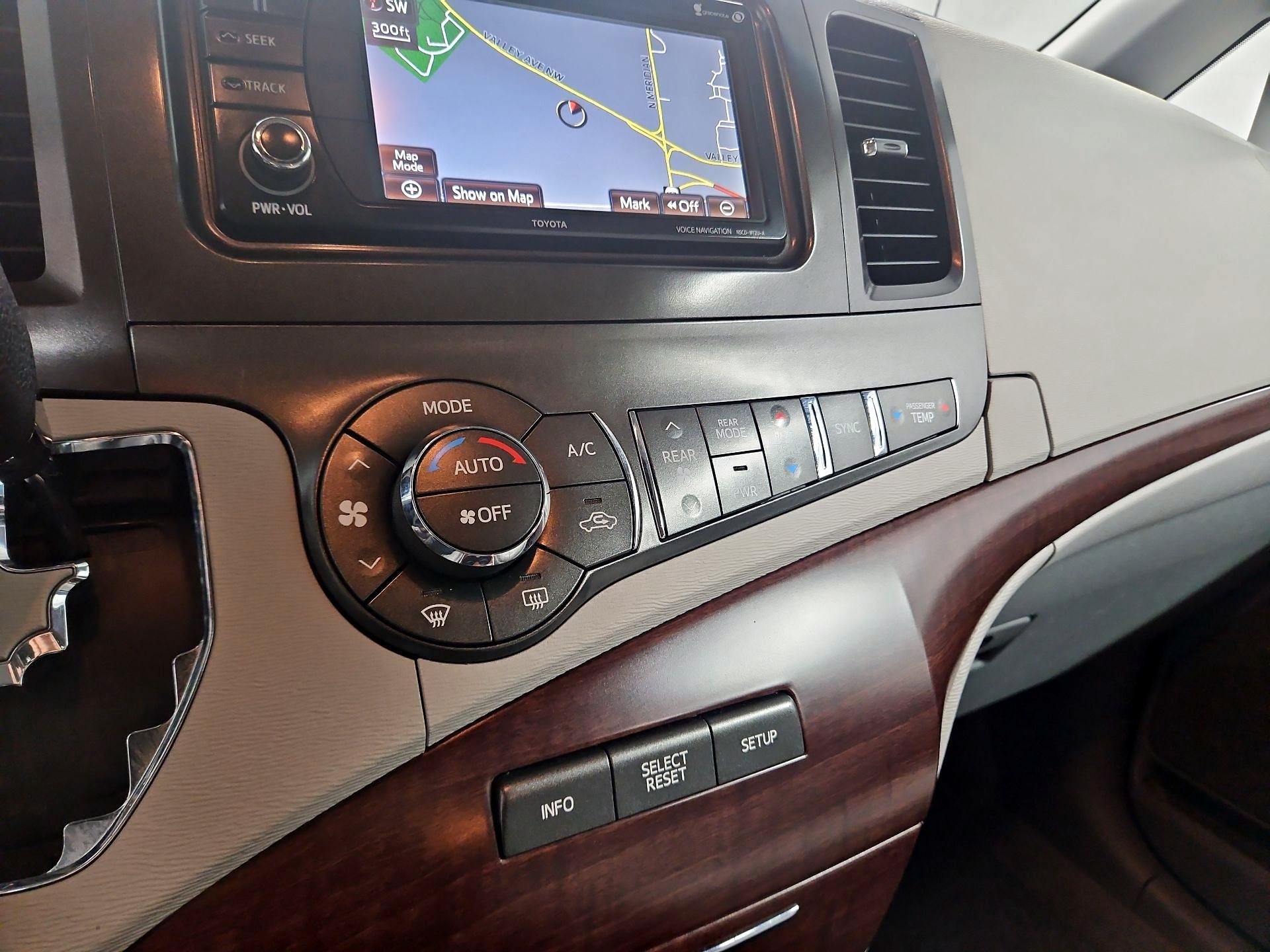 Thumbnail: 2014 Toyota Sienna - 17