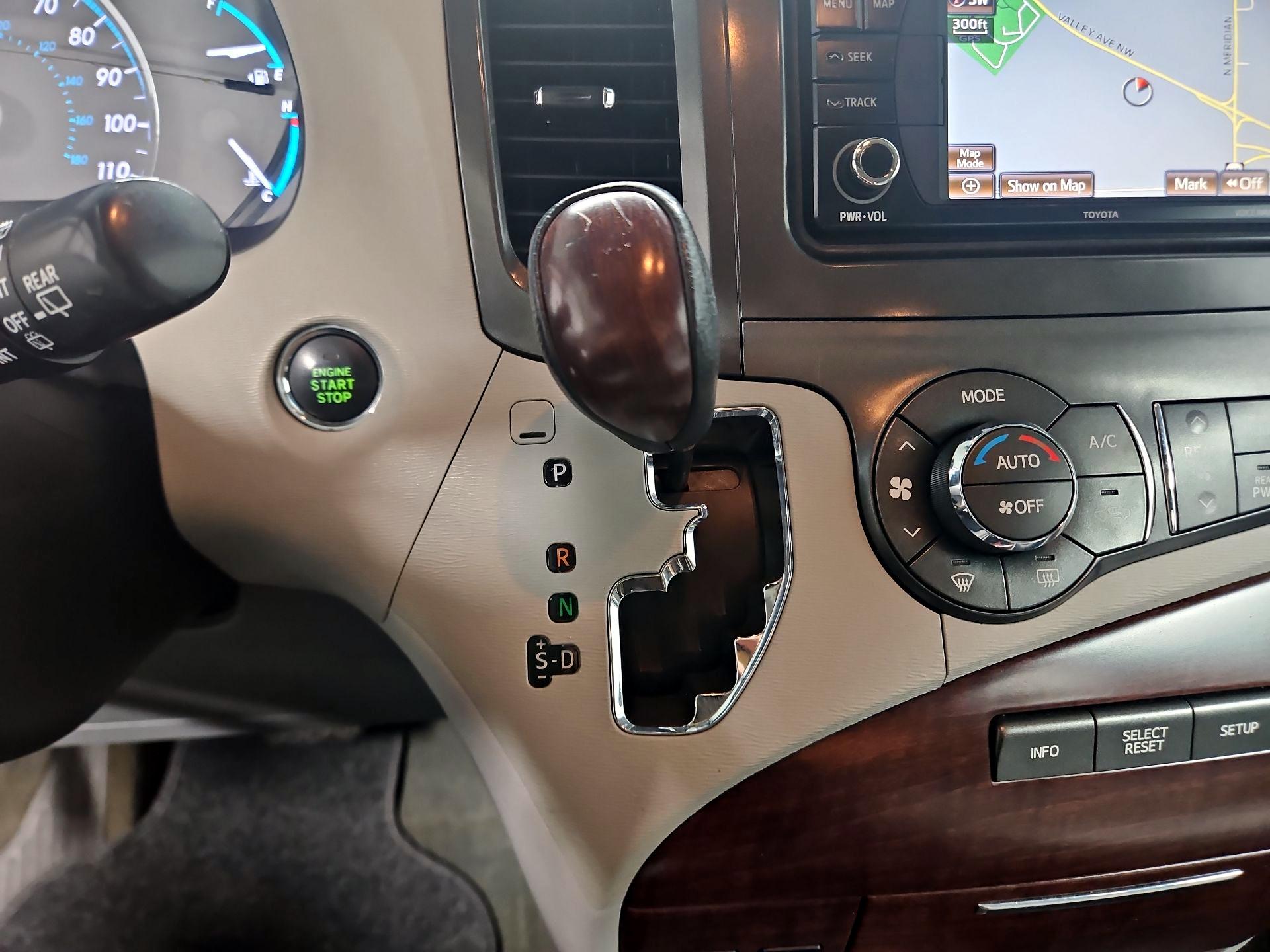 Thumbnail: 2014 Toyota Sienna - 18