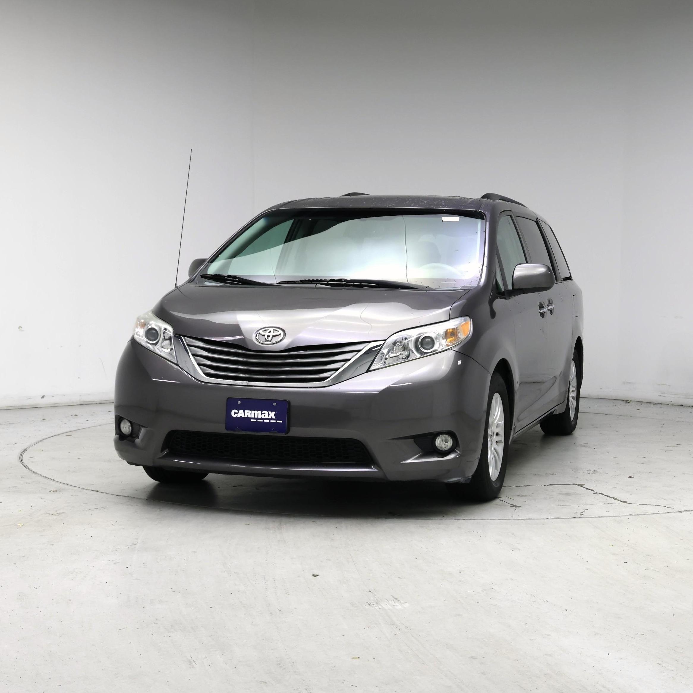 Thumbnail: 2014 Toyota Sienna - 4