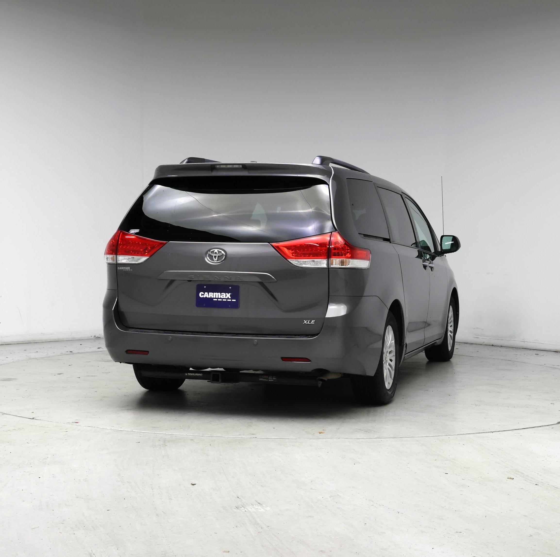 Thumbnail: 2014 Toyota Sienna - 8