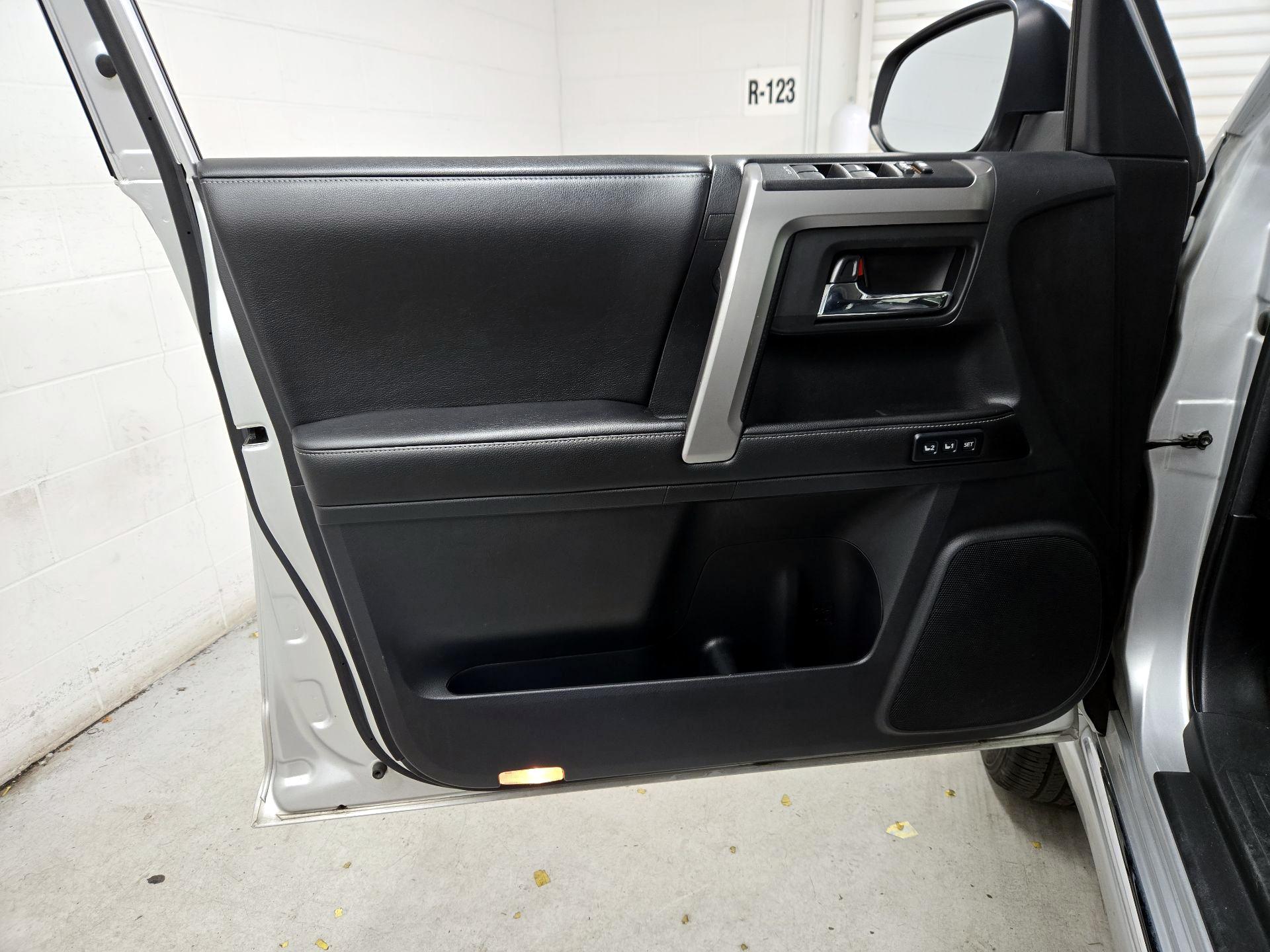 Thumbnail: 2015 Toyota 4Runner - 12