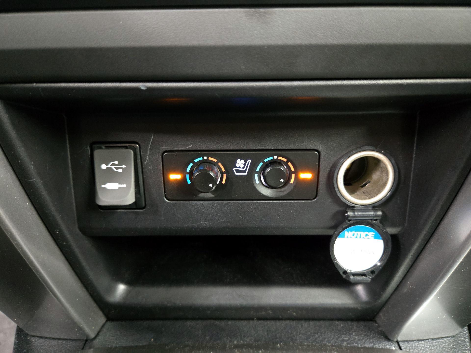 Thumbnail: 2015 Toyota 4Runner - 19