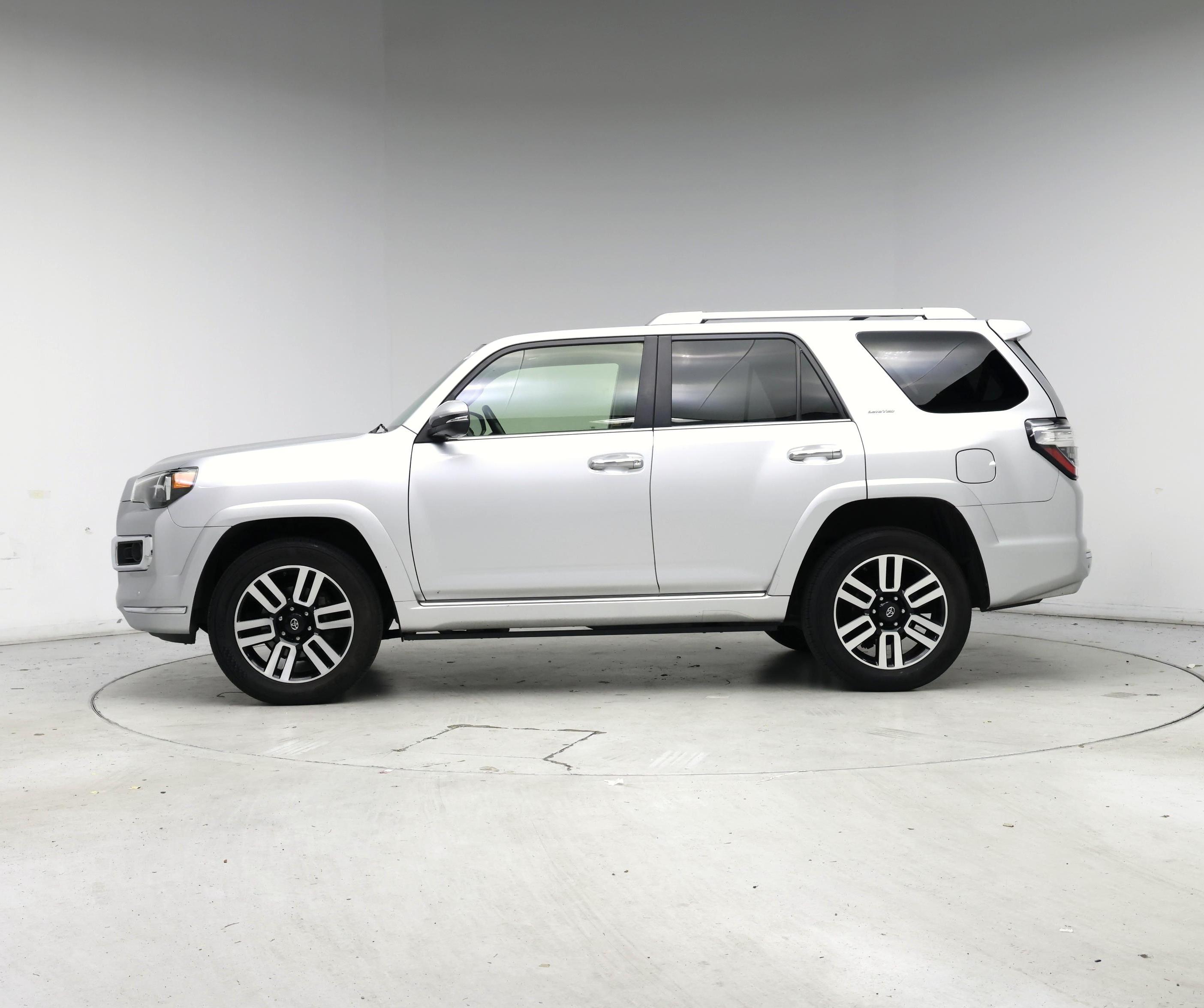 Thumbnail: 2015 Toyota 4Runner - 3