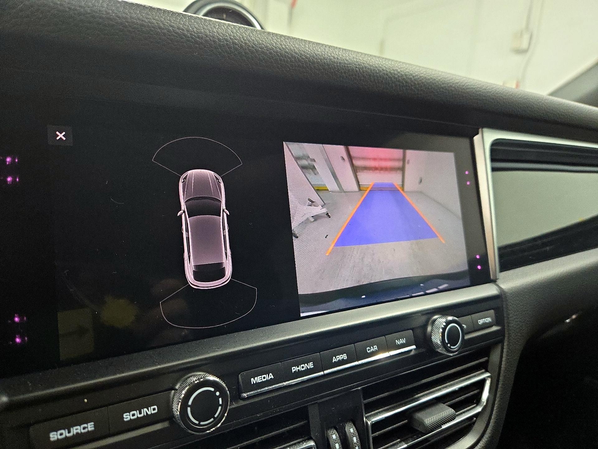 Thumbnail: 2021 Porsche Macan - 15