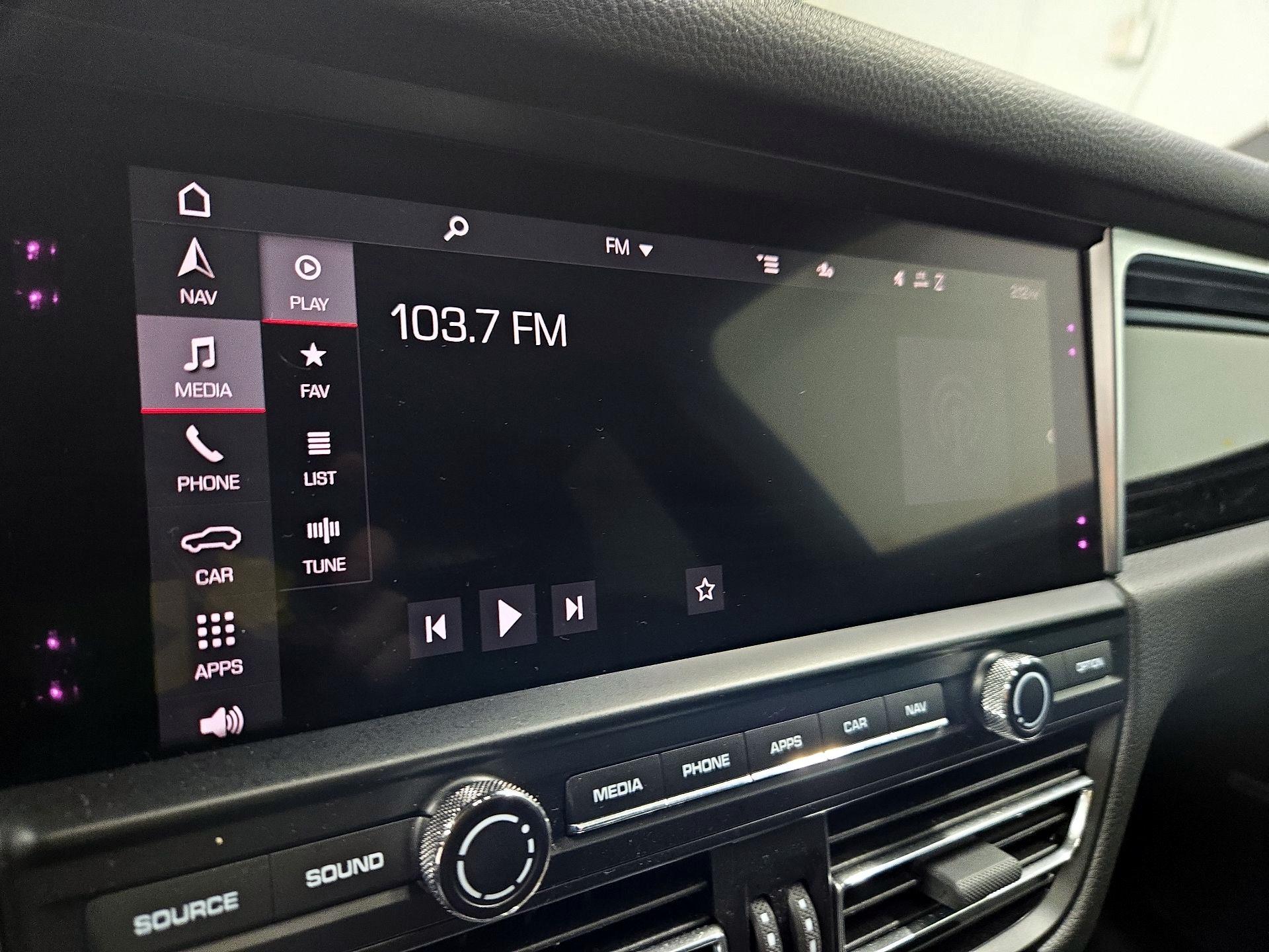 Thumbnail: 2021 Porsche Macan - 16