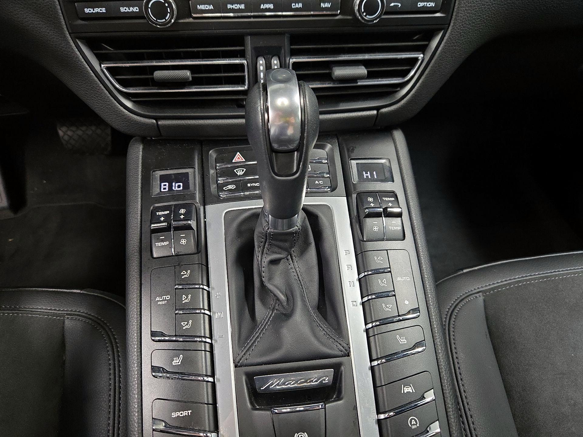 Thumbnail: 2021 Porsche Macan - 18