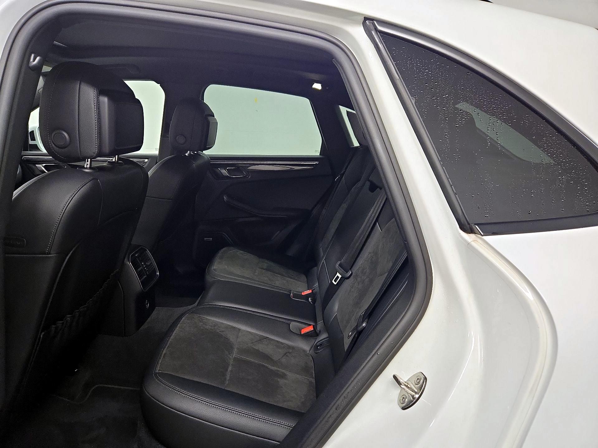 Thumbnail: 2021 Porsche Macan - 20