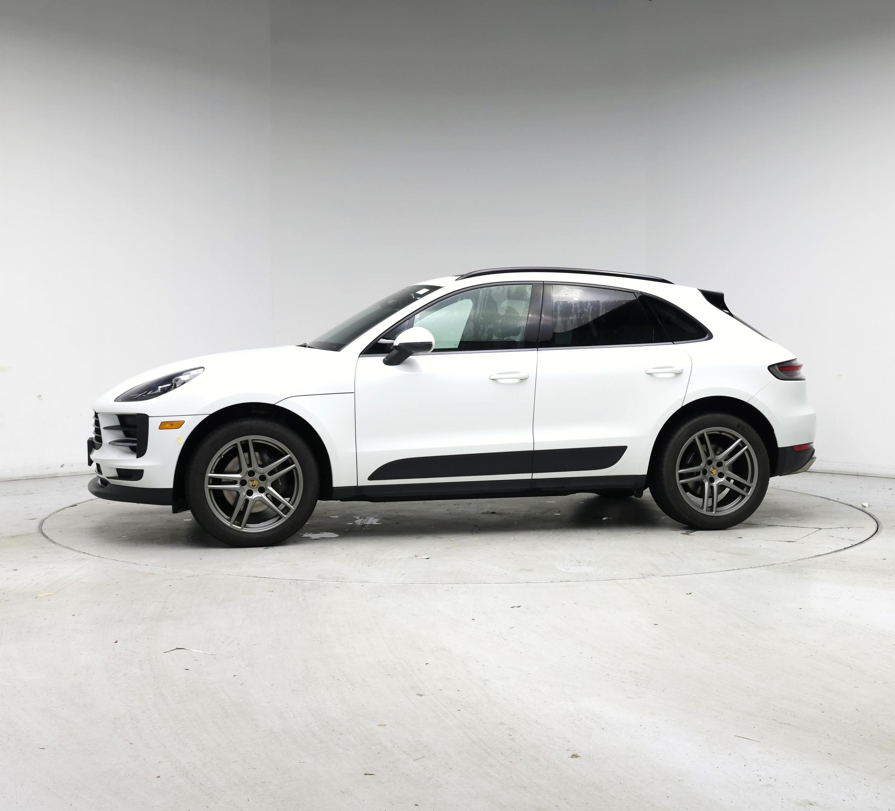 Thumbnail: 2021 Porsche Macan - 3