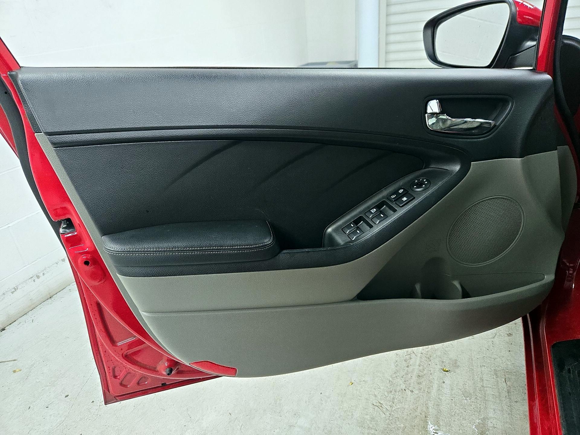 Thumbnail: 2014 Kia Forte - 12