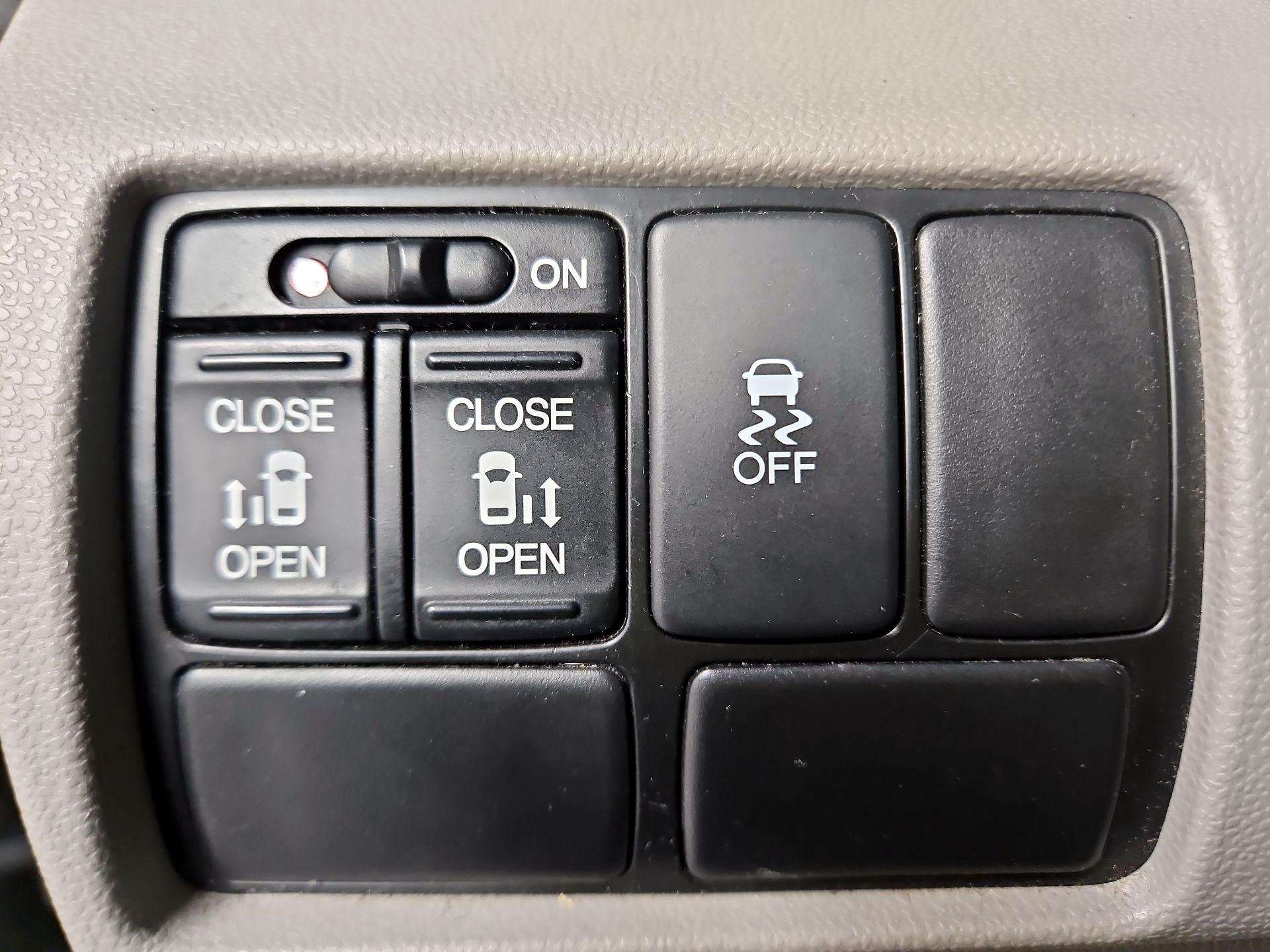 Thumbnail: 2014 Honda Odyssey - 13