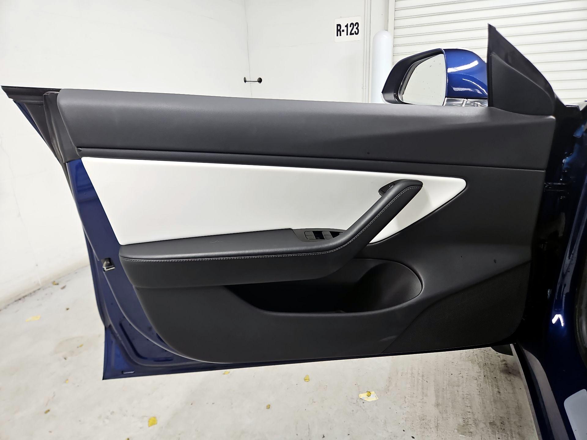 Thumbnail: 2019 Tesla Model 3 - 12