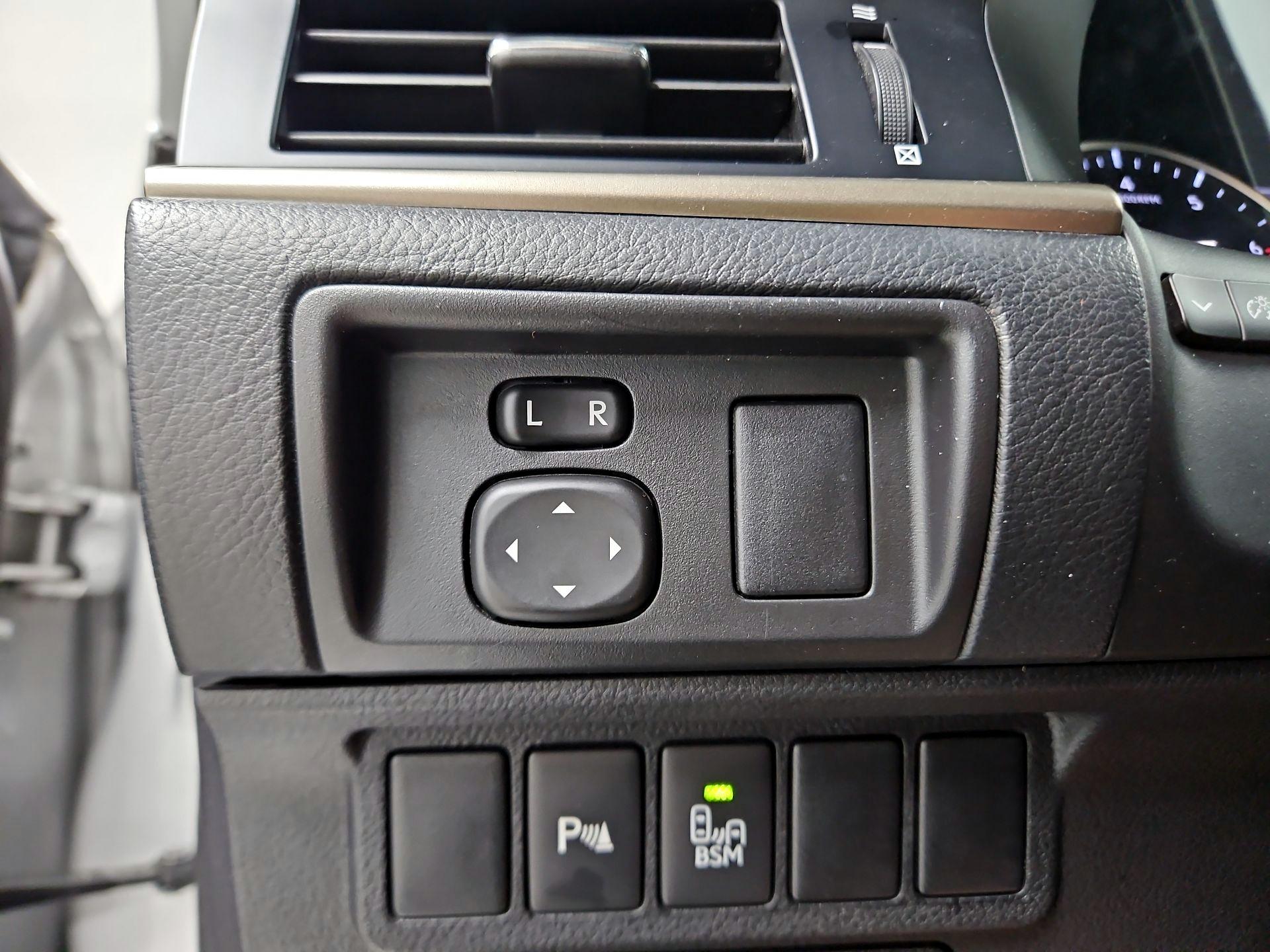 Thumbnail: 2016 Lexus ES - 13