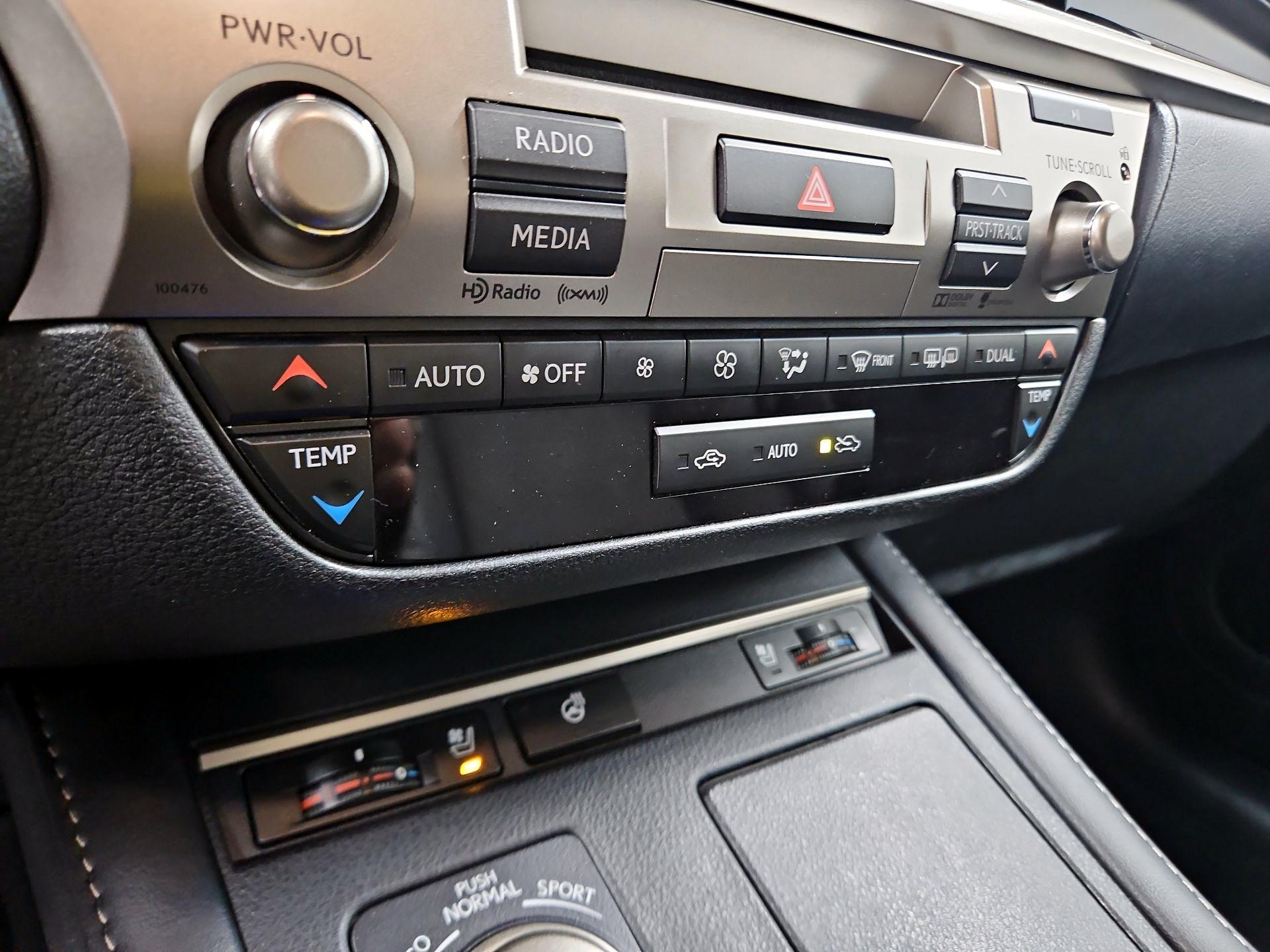 Thumbnail: 2016 Lexus ES - 17