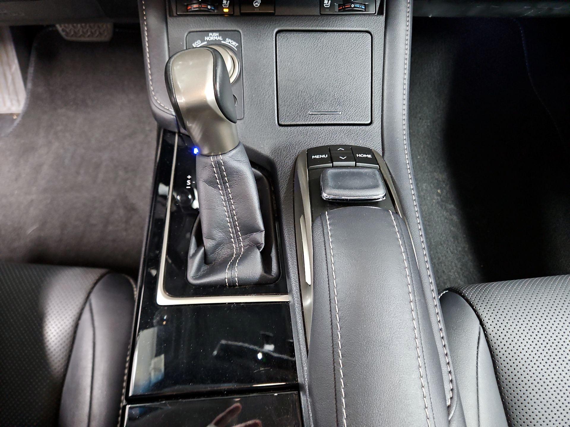 Thumbnail: 2016 Lexus ES - 18