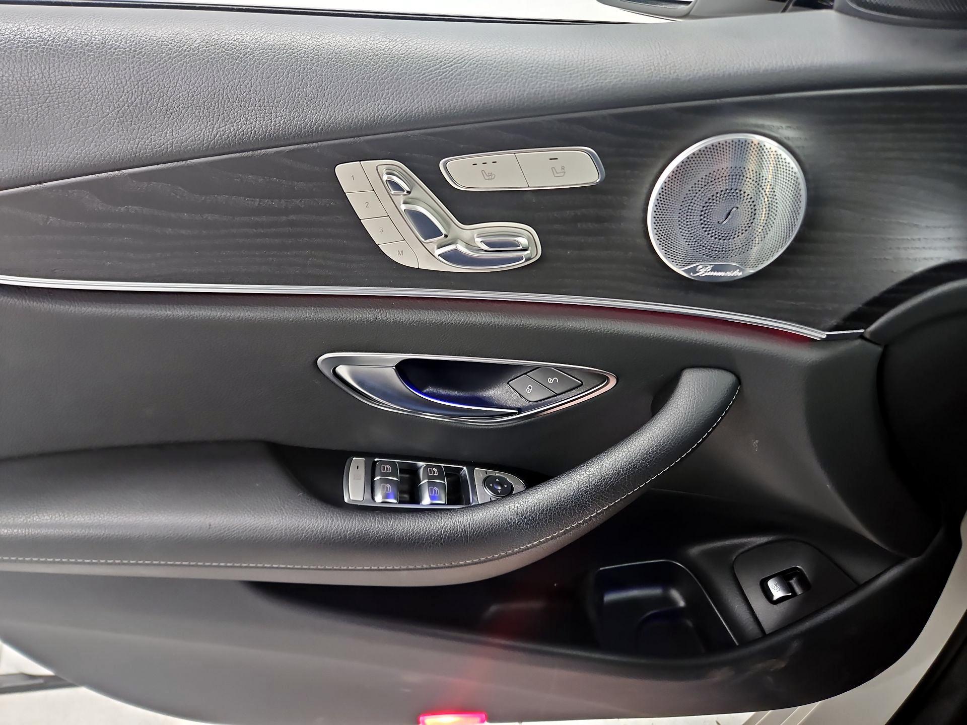 Thumbnail: 2020 Mercedes-Benz E-Class - 12