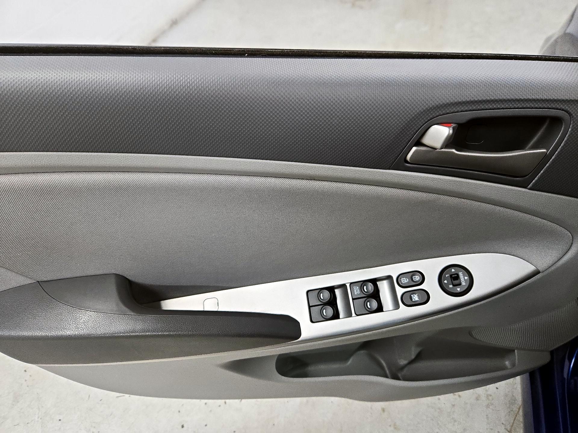 Thumbnail: 2015 Hyundai Accent - 12