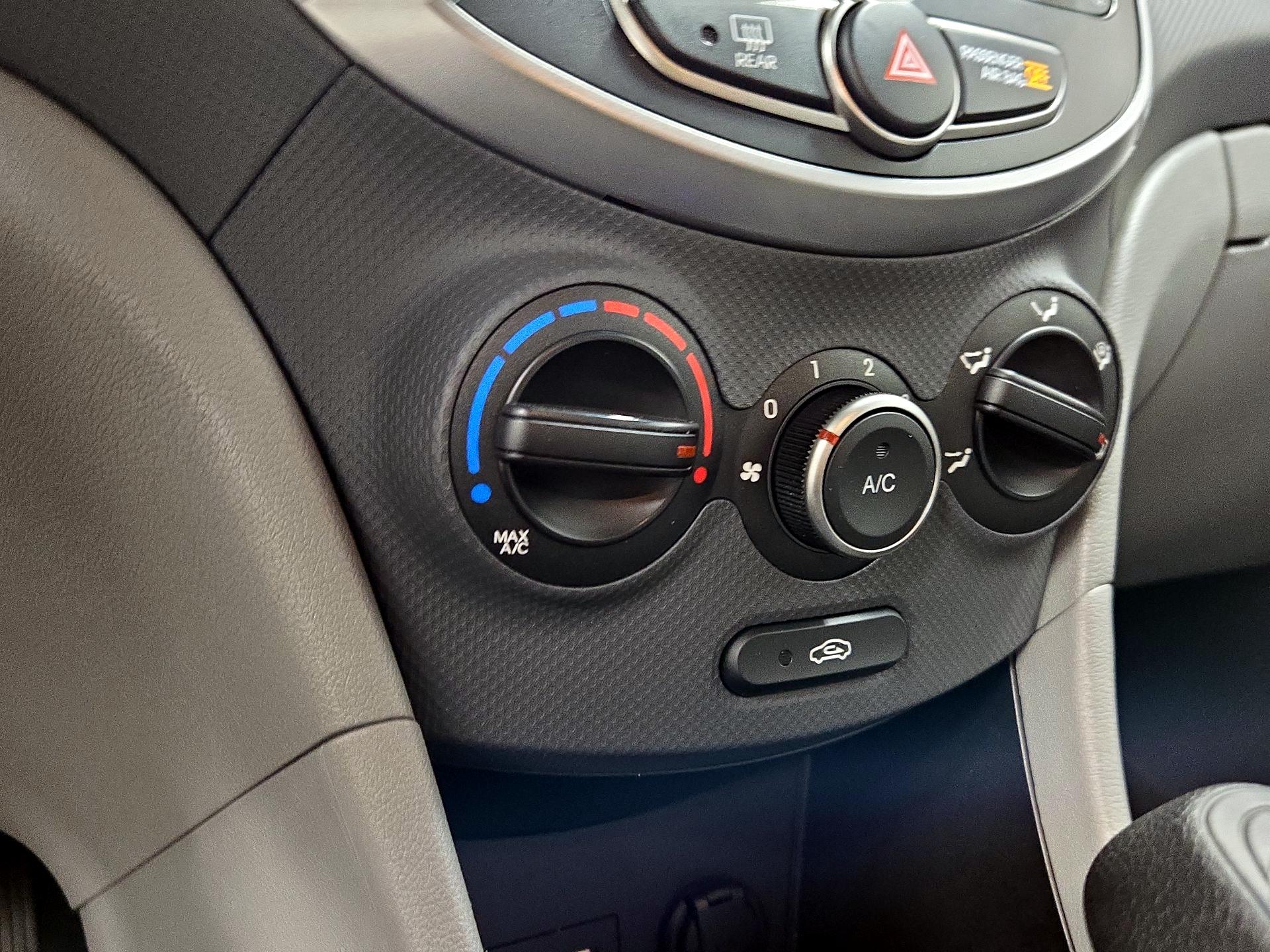 Thumbnail: 2015 Hyundai Accent - 15