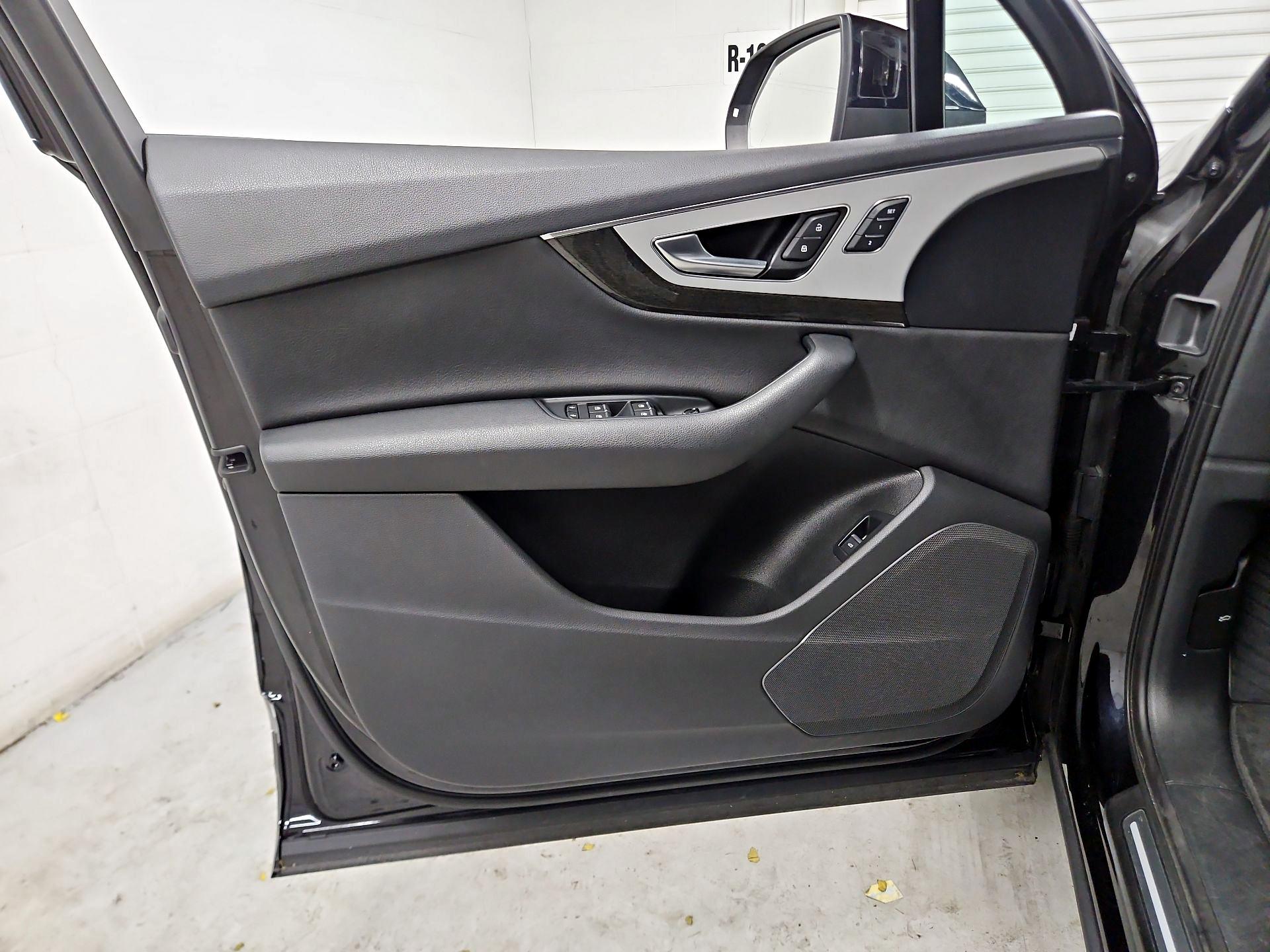 Thumbnail: 2019 Audi Q7 - 12