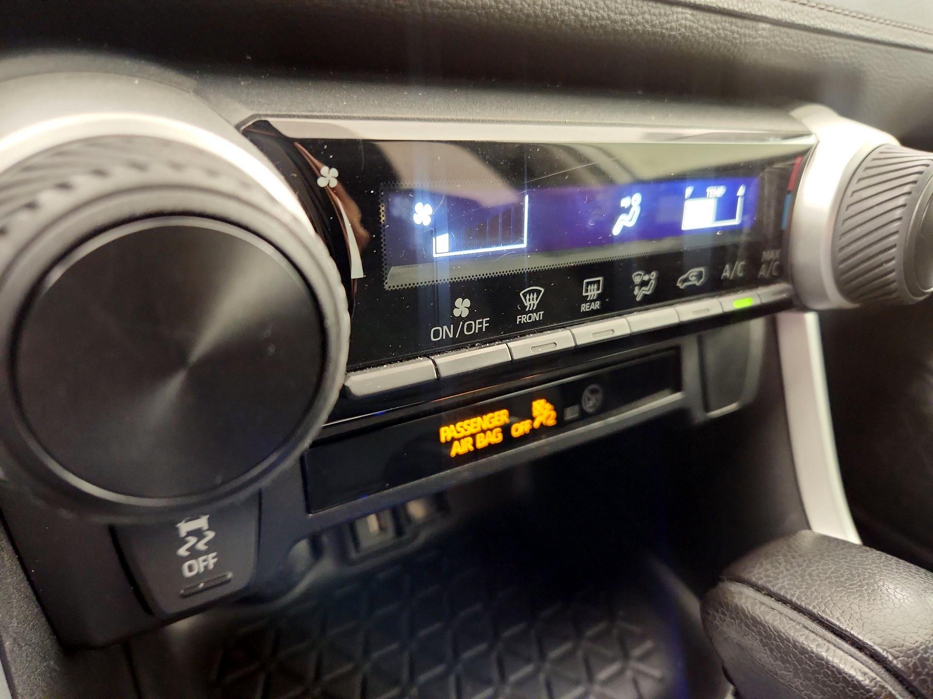 Thumbnail: 2020 Toyota RAV4 - 16