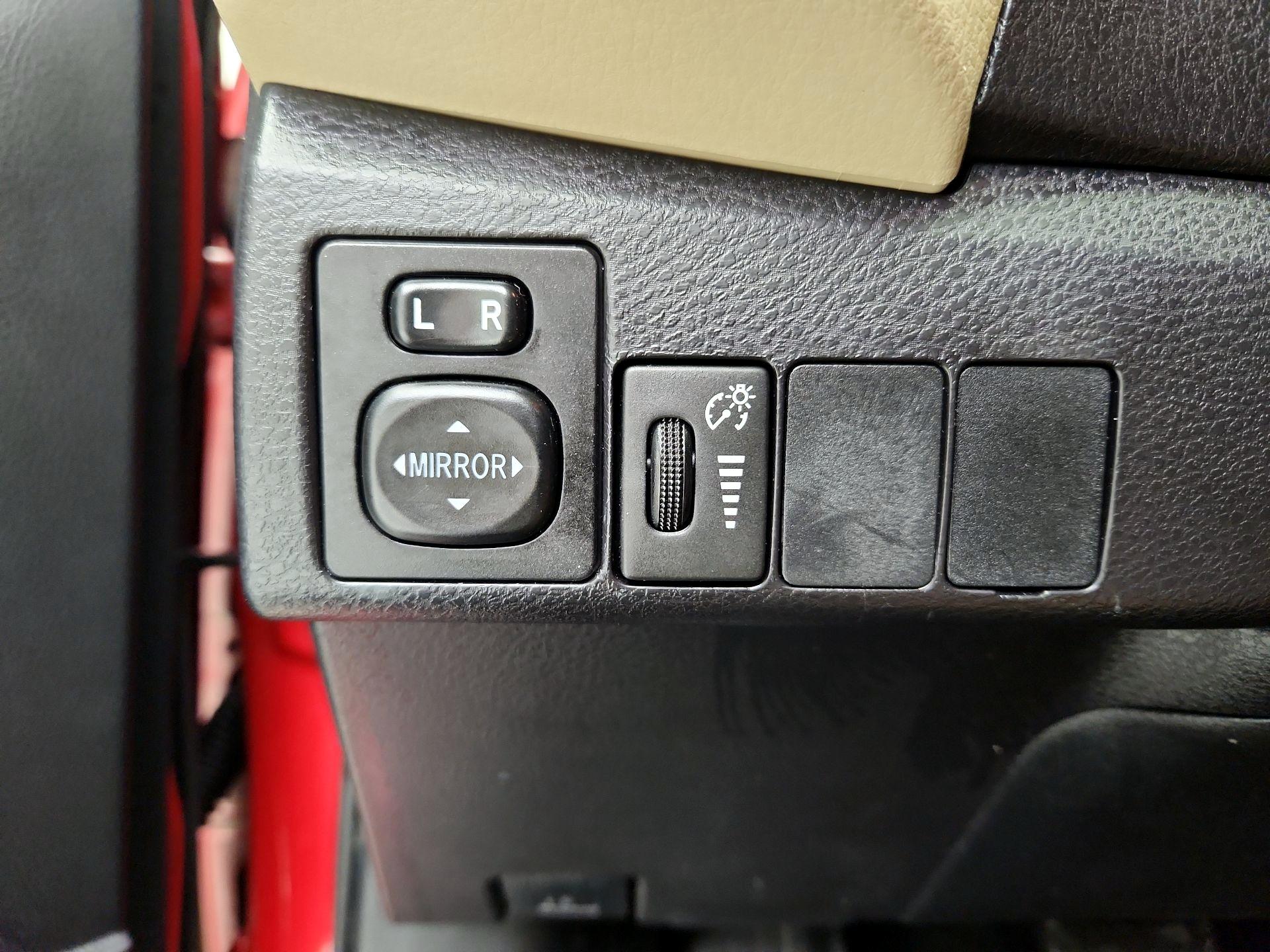 Thumbnail: 2016 Toyota Corolla - 13