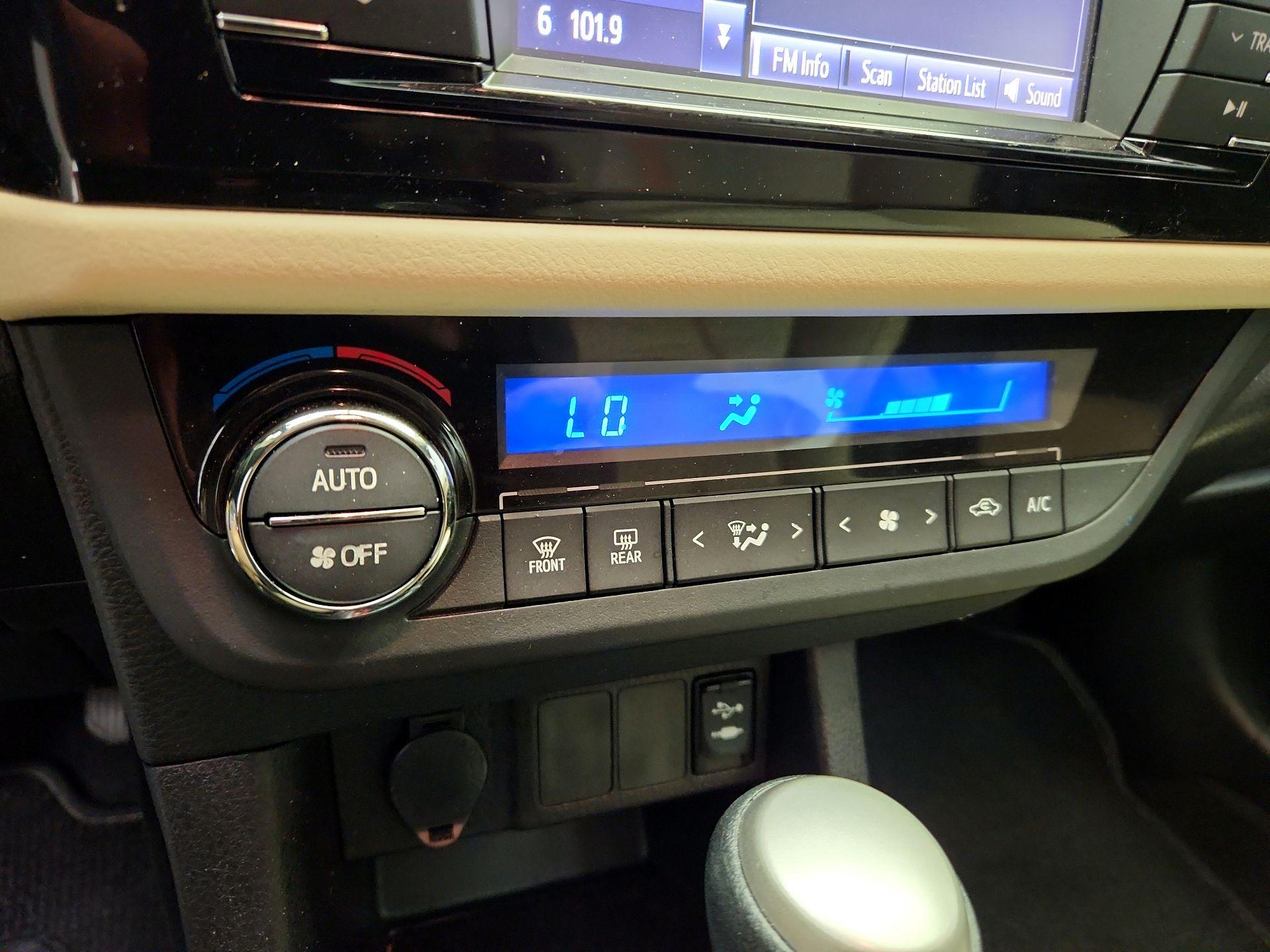 Thumbnail: 2016 Toyota Corolla - 16