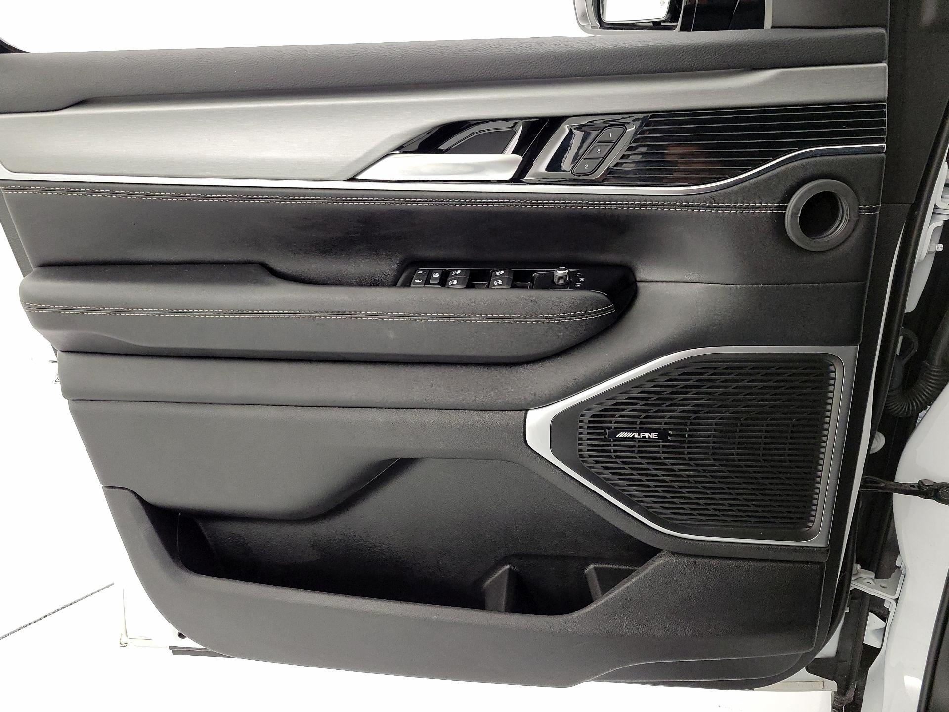 Thumbnail: 2023 Jeep Wagoneer - 12