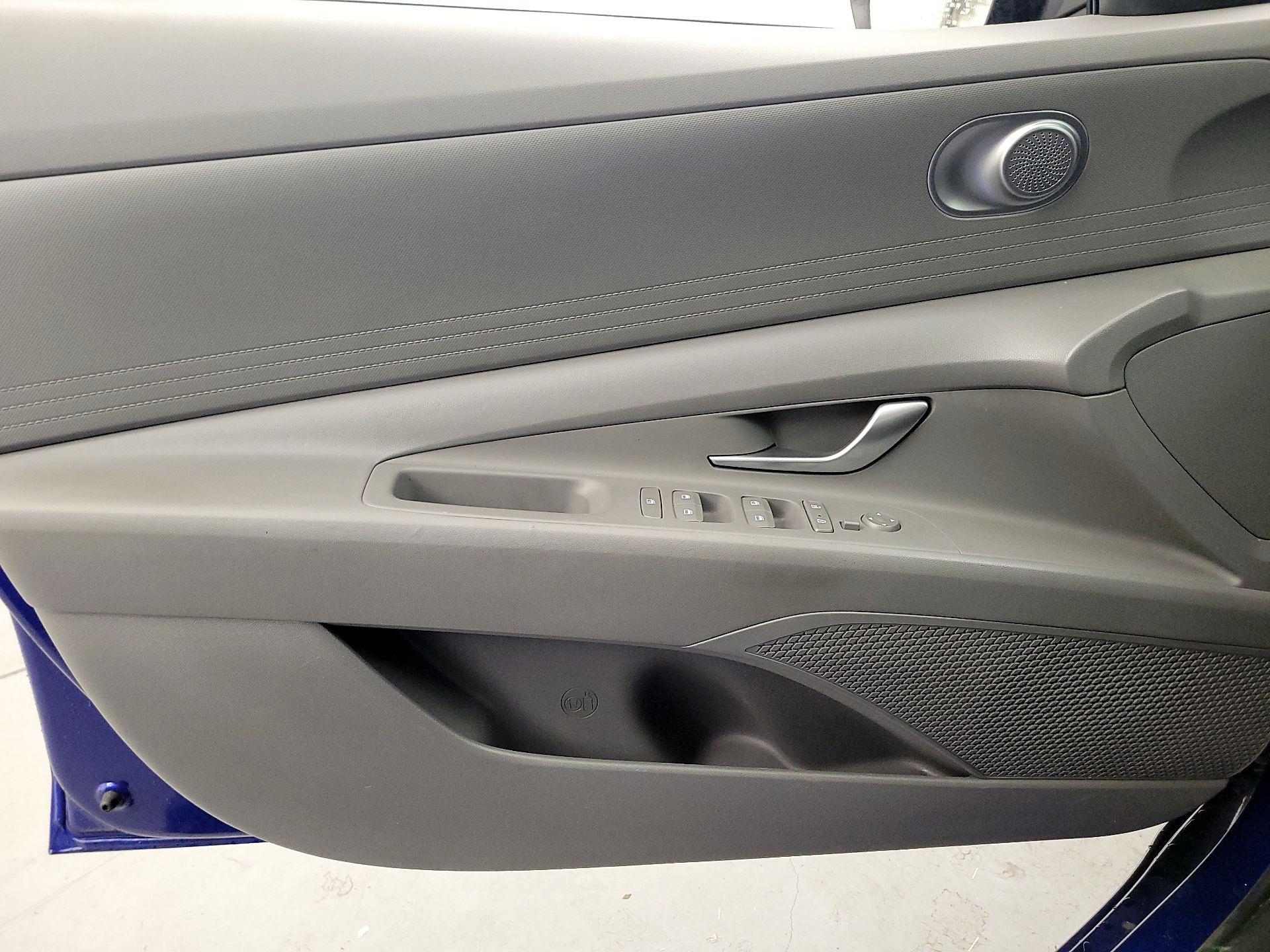 Thumbnail: 2022 Hyundai Elantra - 12