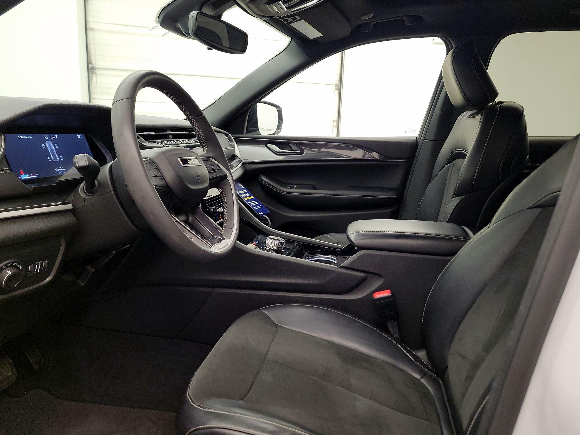 Thumbnail: 2023 Jeep Grand Cherokee - 11