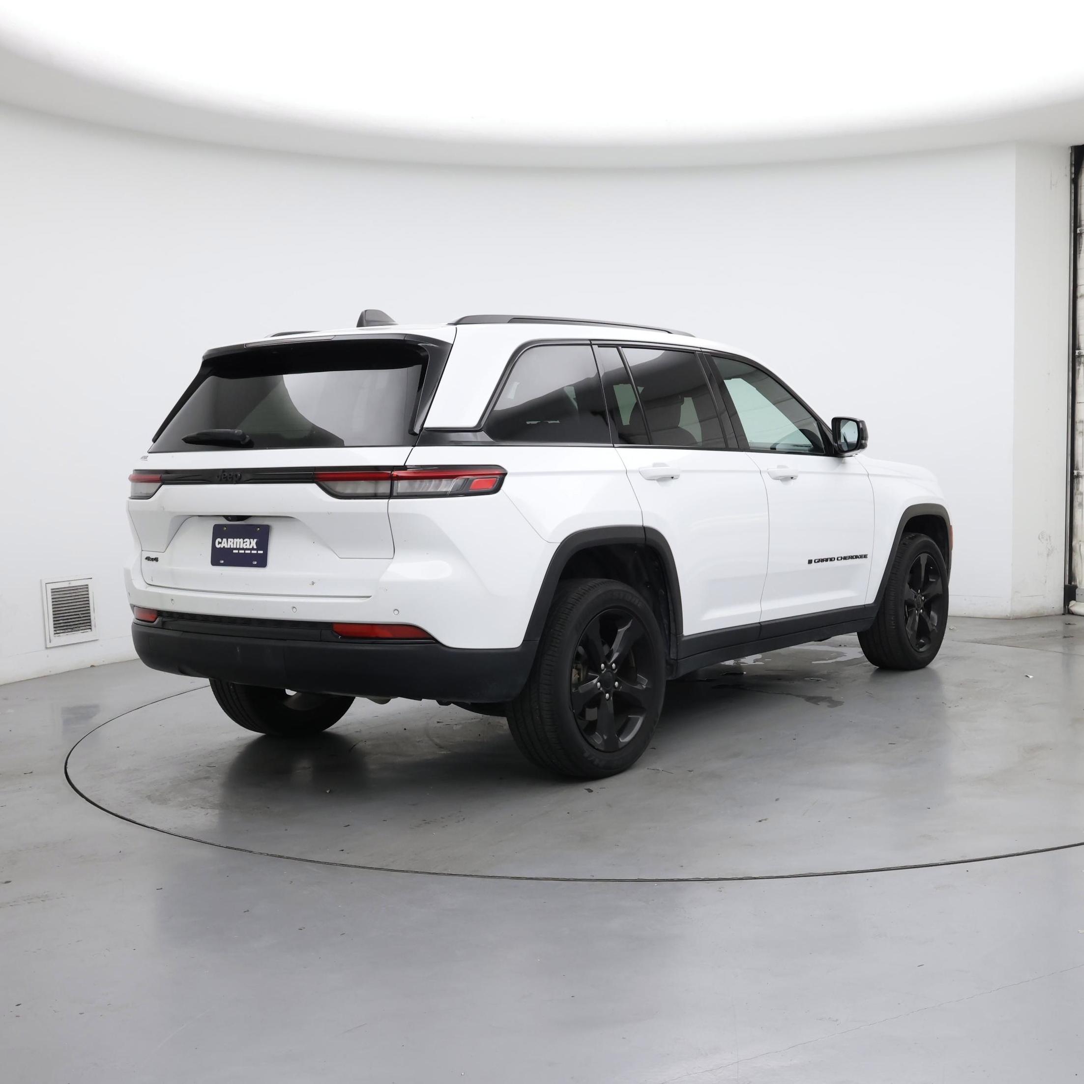 Thumbnail: 2023 Jeep Grand Cherokee - 8