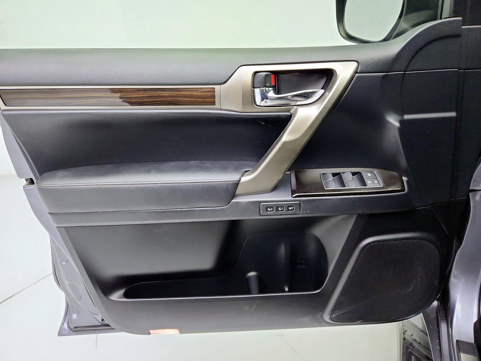 Thumbnail: 2015 Lexus GX - 12