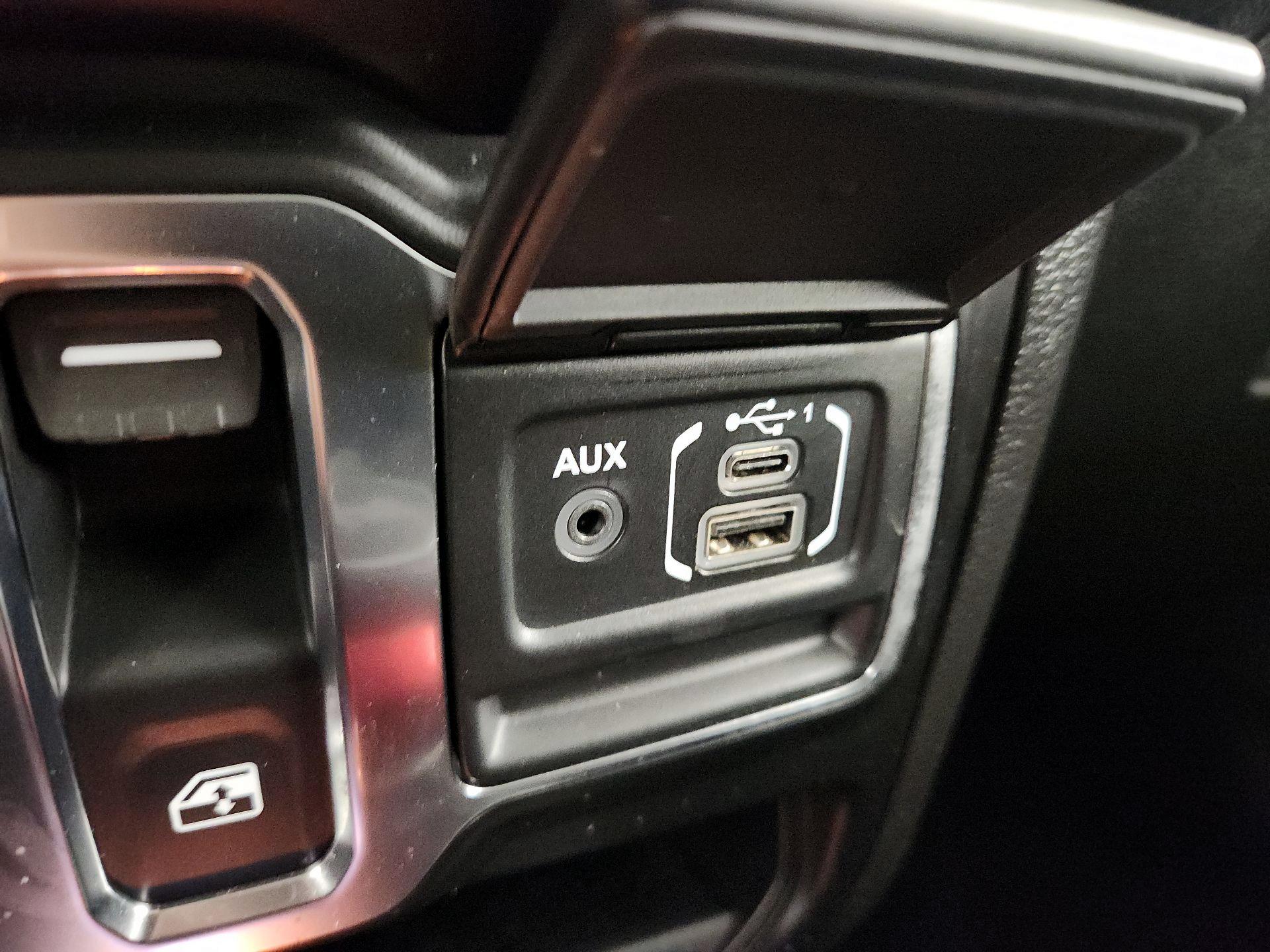 Thumbnail: 2021 Jeep Wrangler - 18