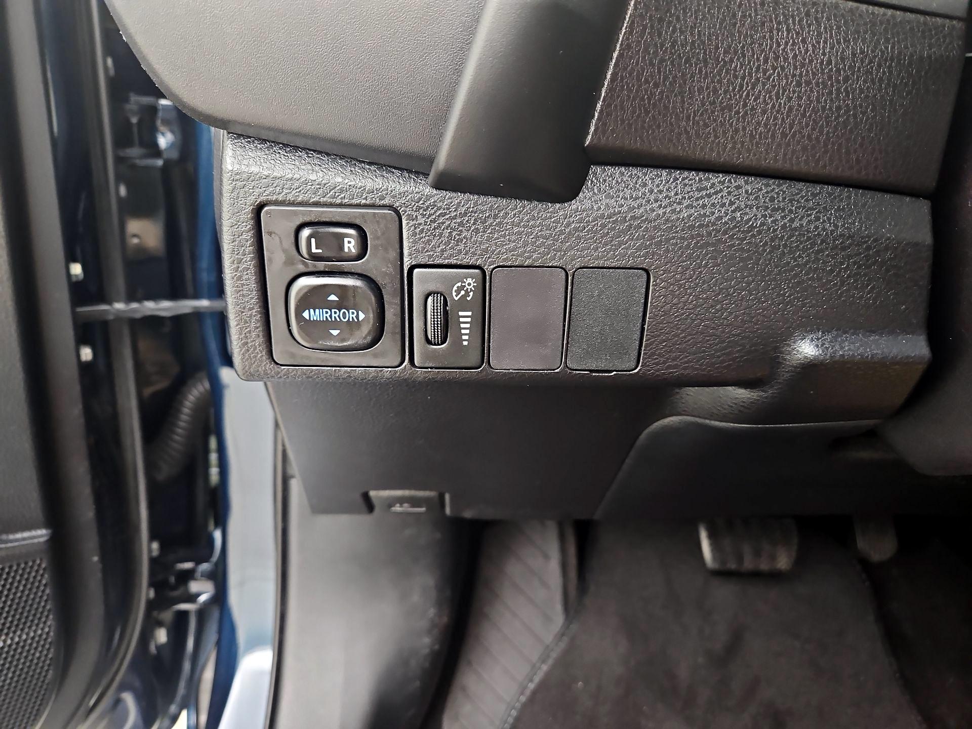 Thumbnail: 2017 Toyota Corolla - 13