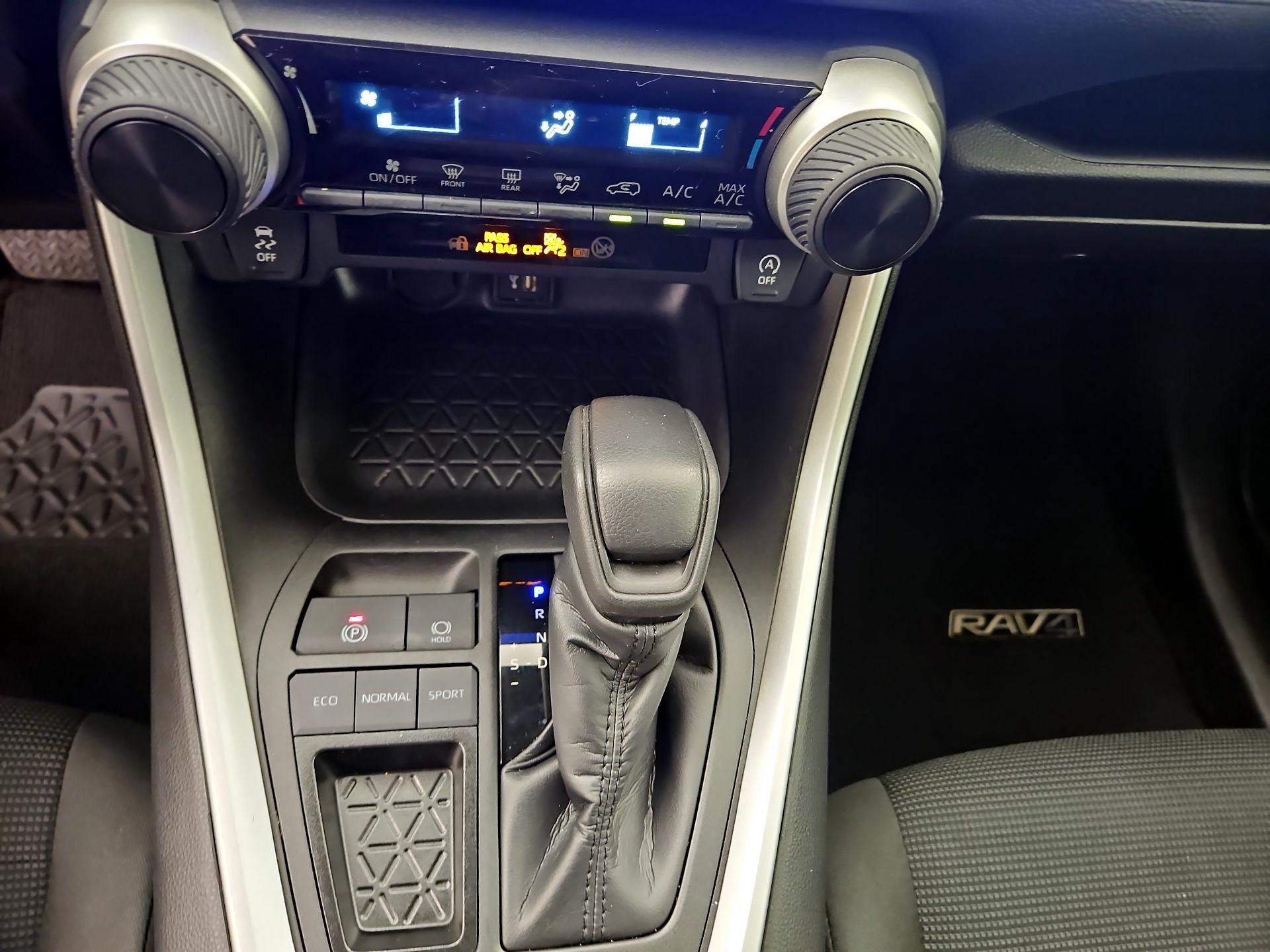 Thumbnail: 2024 Toyota RAV4 - 18