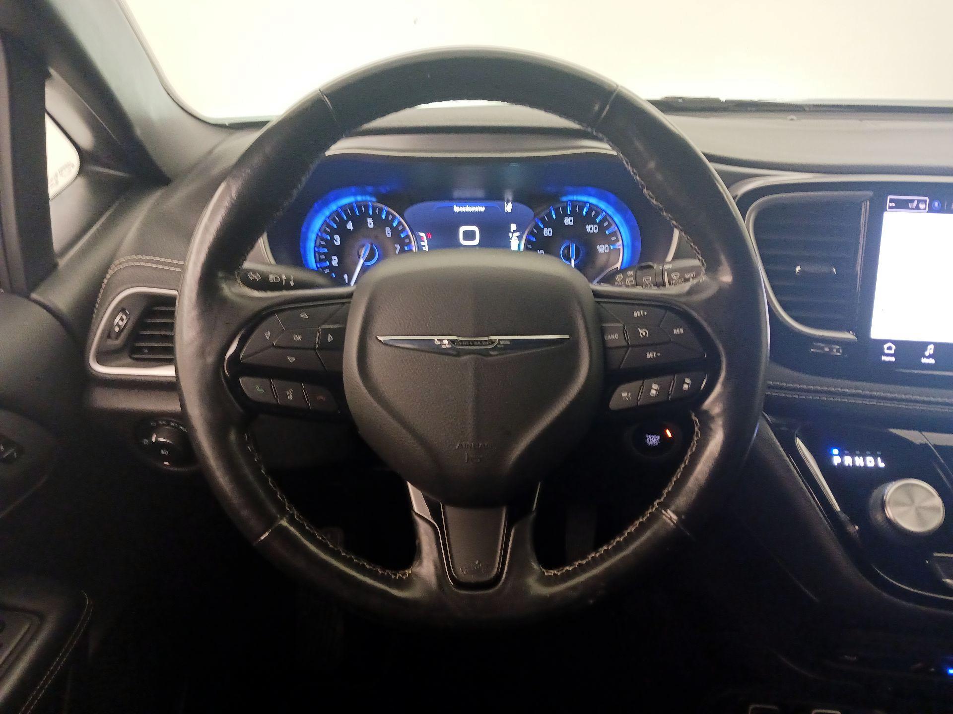 Thumbnail: 2021 Chrysler Pacifica - 10