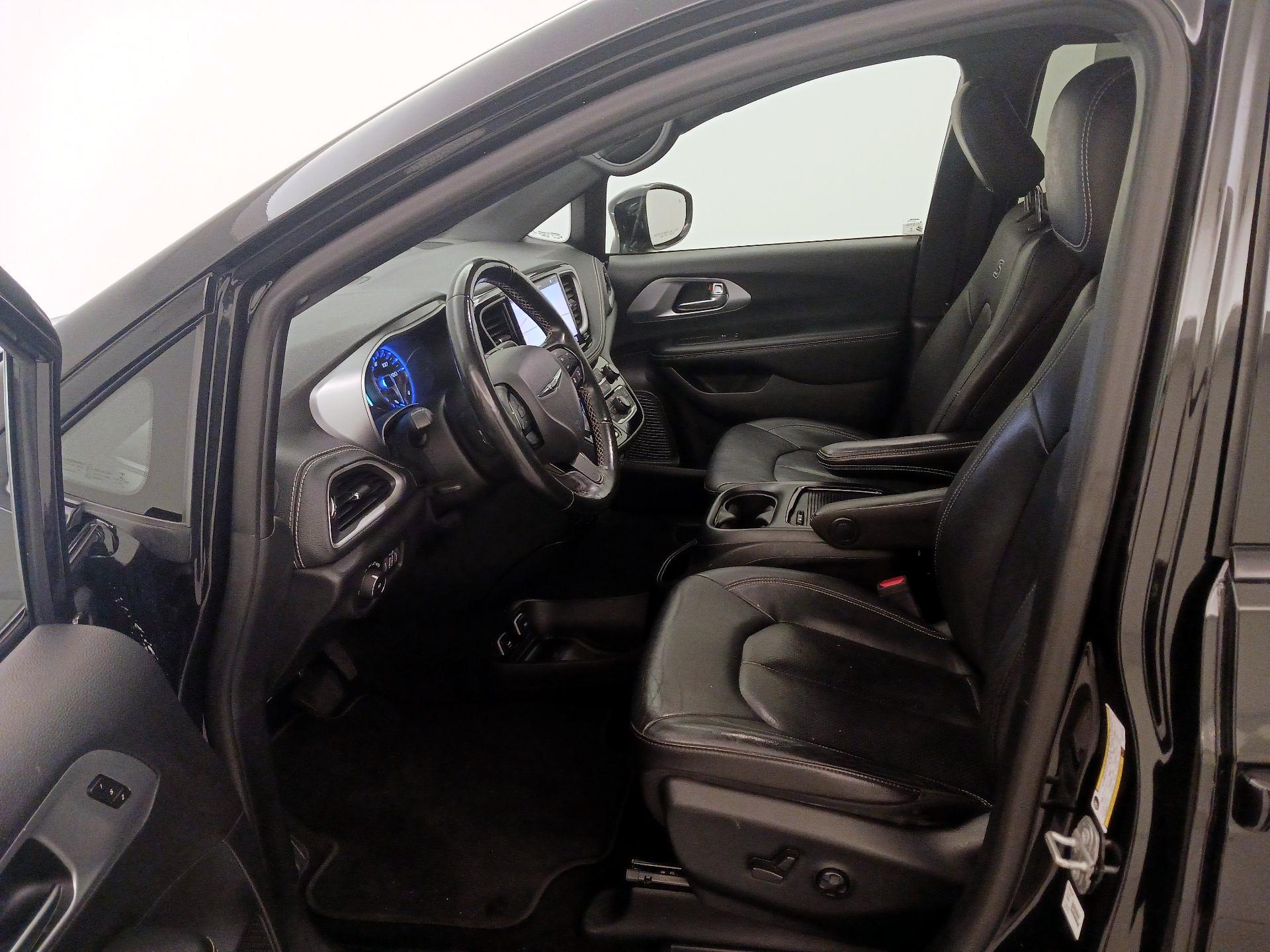 Thumbnail: 2021 Chrysler Pacifica - 11