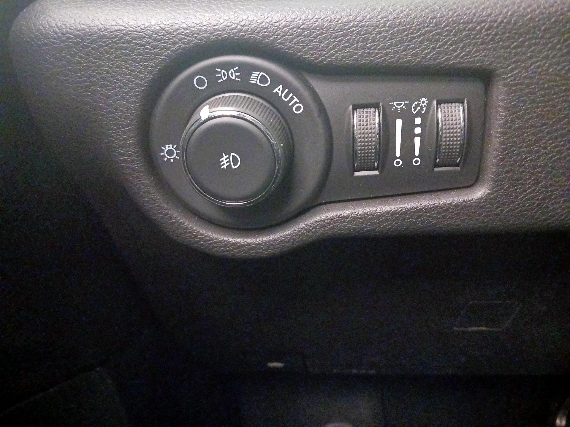 Thumbnail: 2021 Chrysler Pacifica - 13