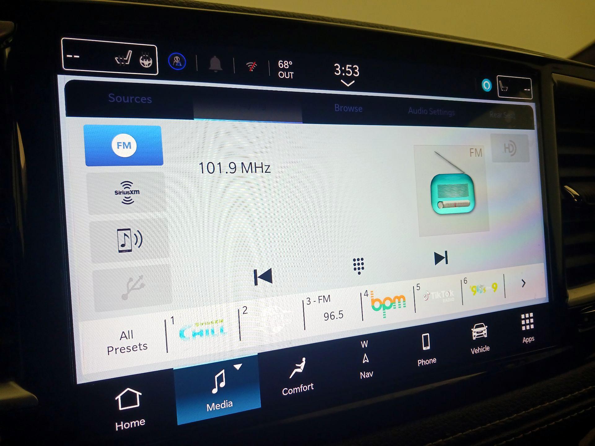 Thumbnail: 2021 Chrysler Pacifica - 16