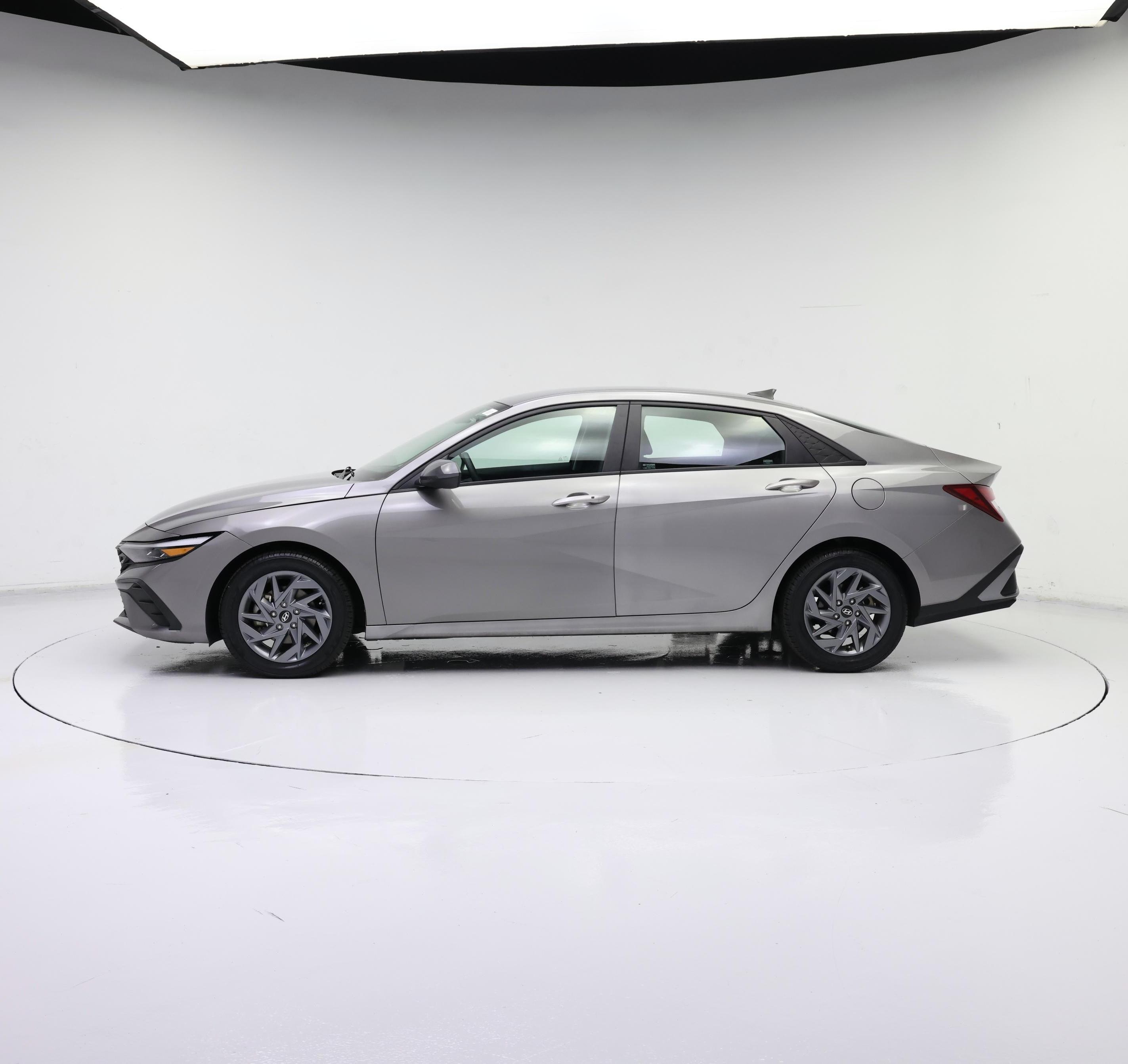 Thumbnail: 2024 Hyundai Elantra - 3
