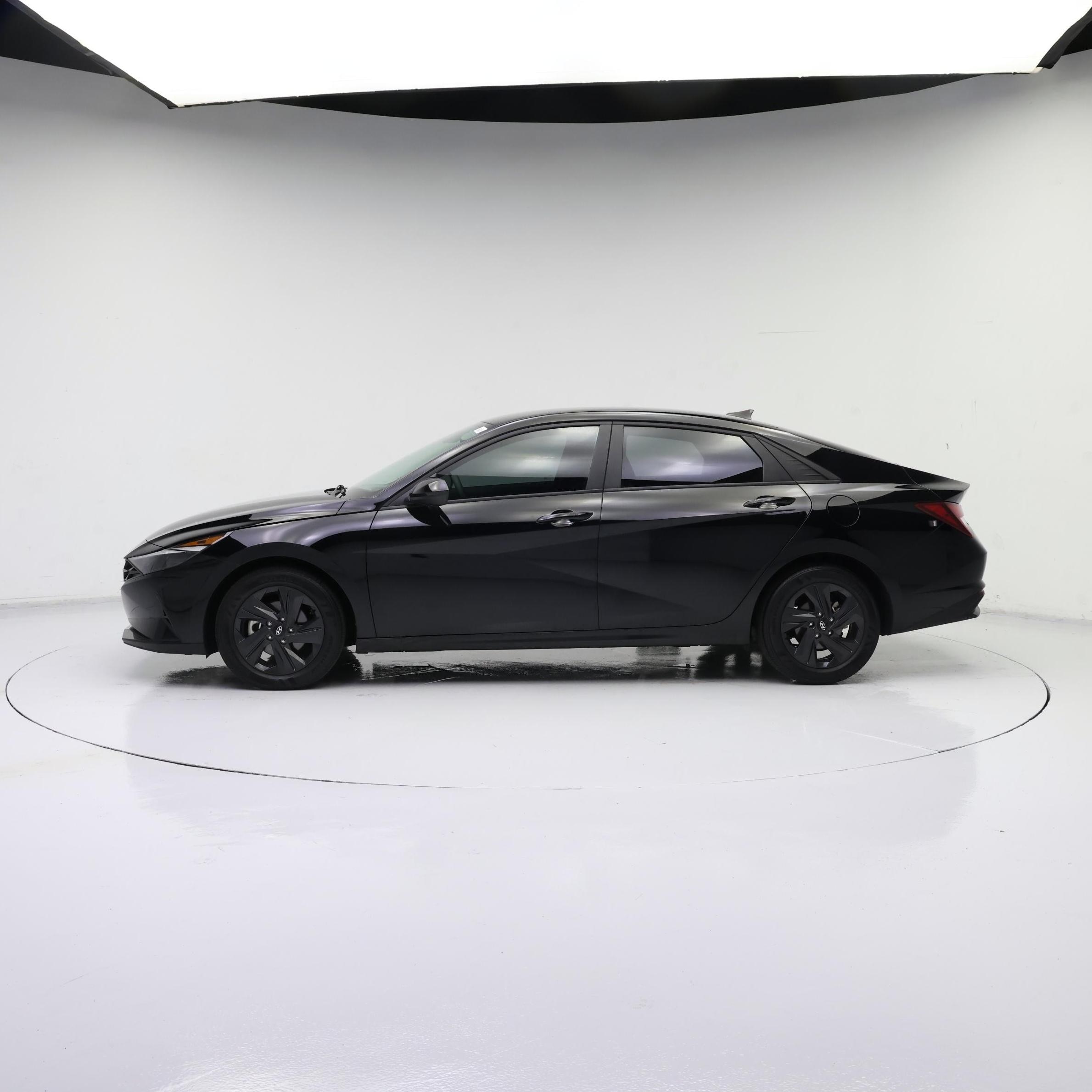Thumbnail: 2023 Hyundai Elantra - 3
