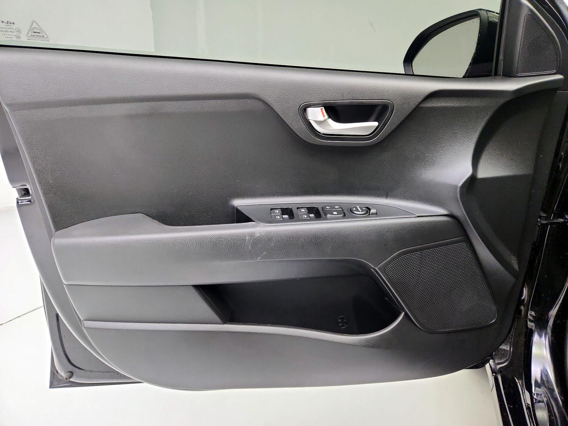 Thumbnail: 2023 Kia Rio - 12