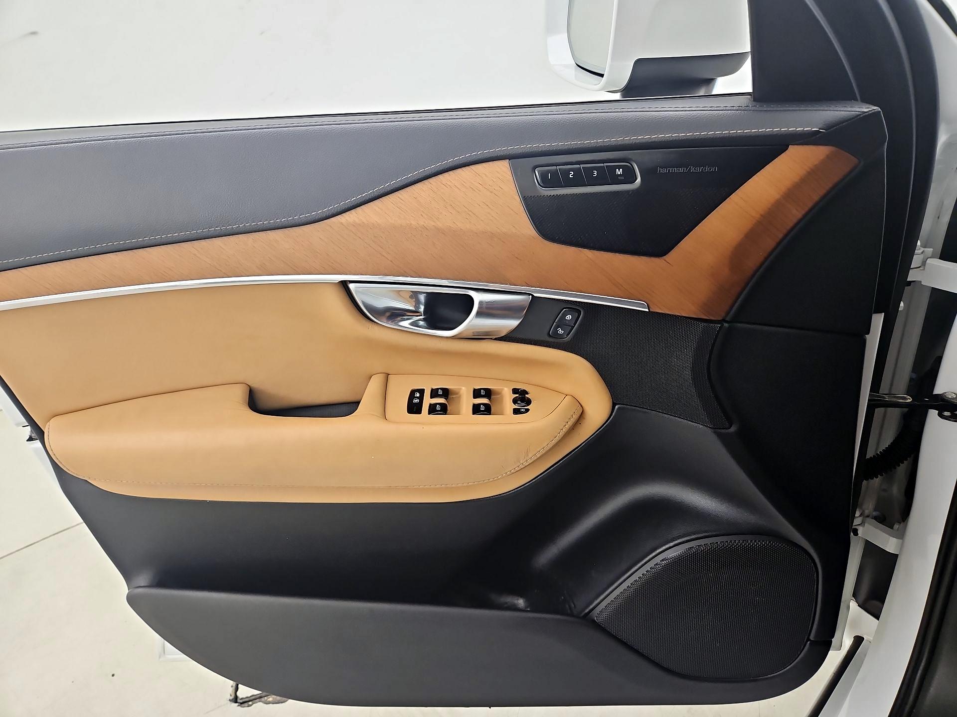 Thumbnail: 2019 Volvo XC90 - 12