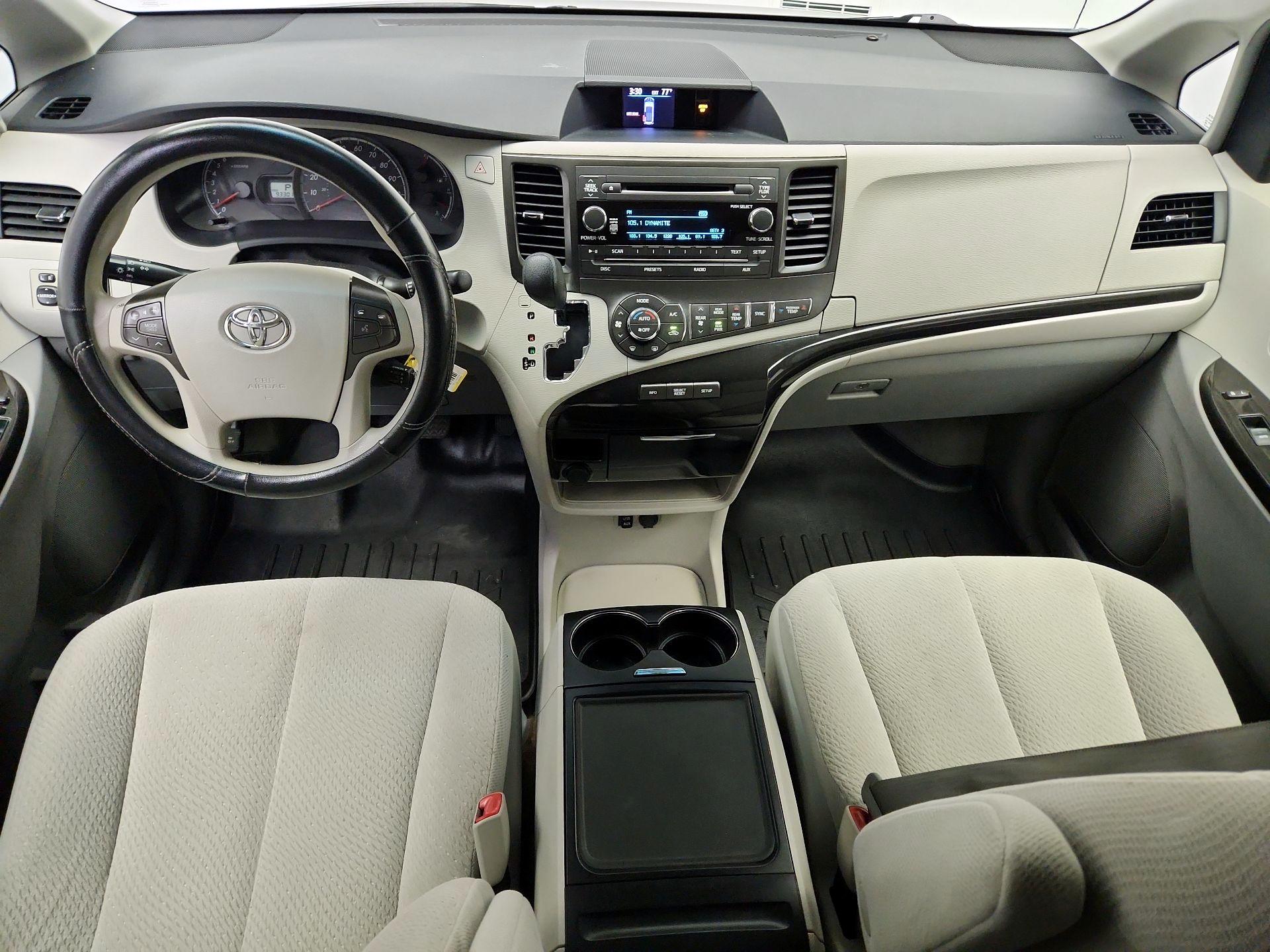 Thumbnail: 2014 Toyota Sienna - 9