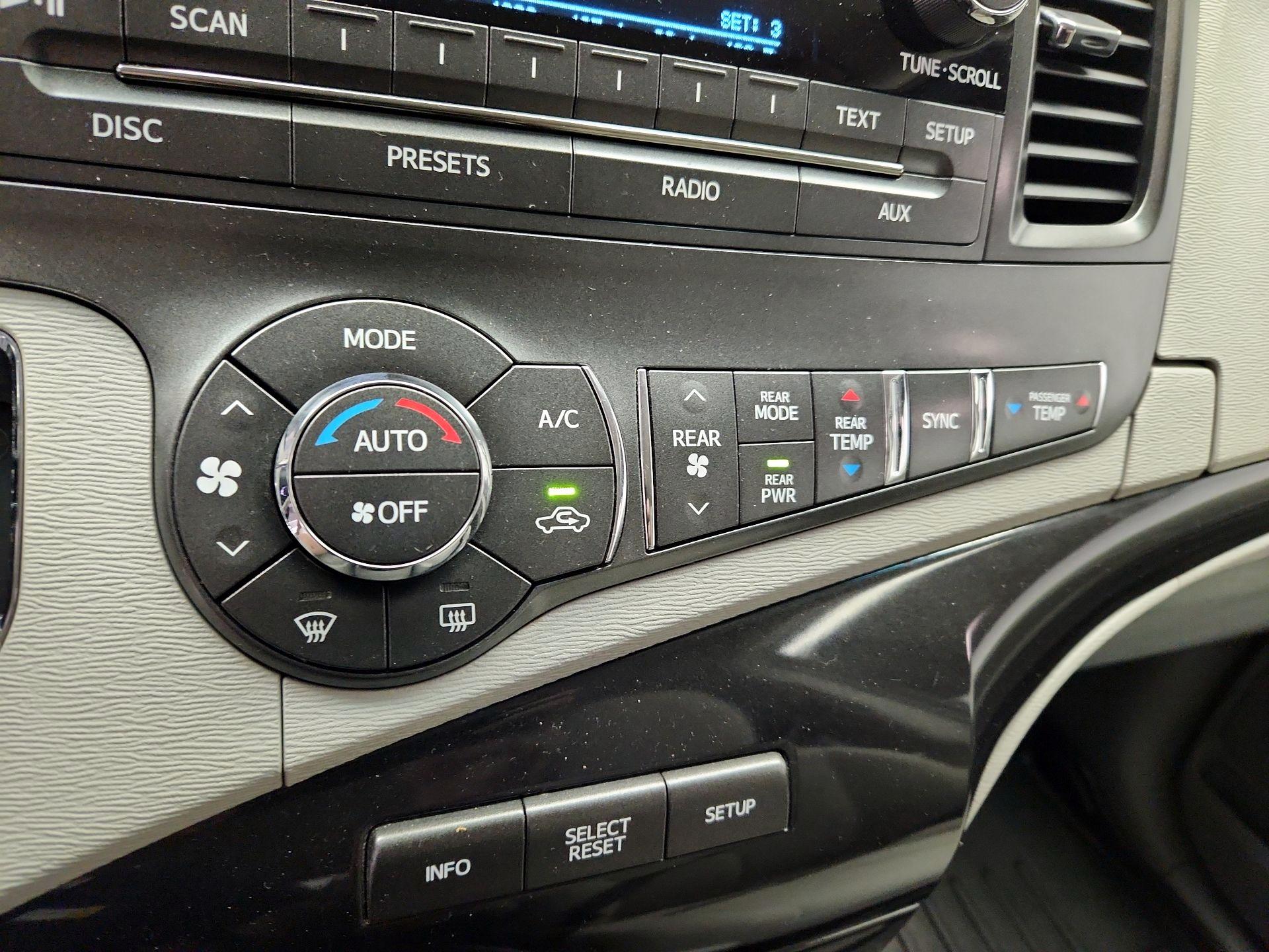 Thumbnail: 2014 Toyota Sienna - 16
