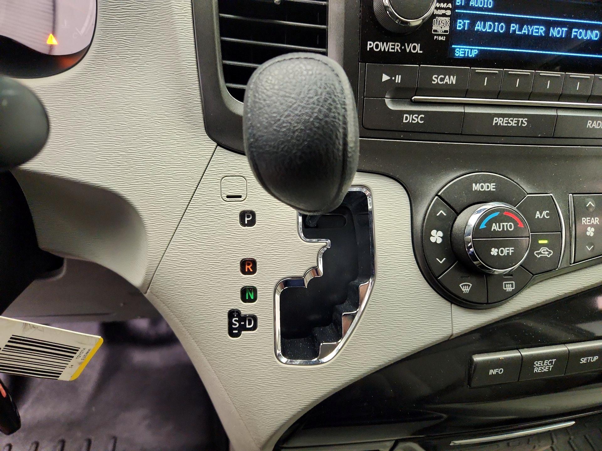 Thumbnail: 2014 Toyota Sienna - 17