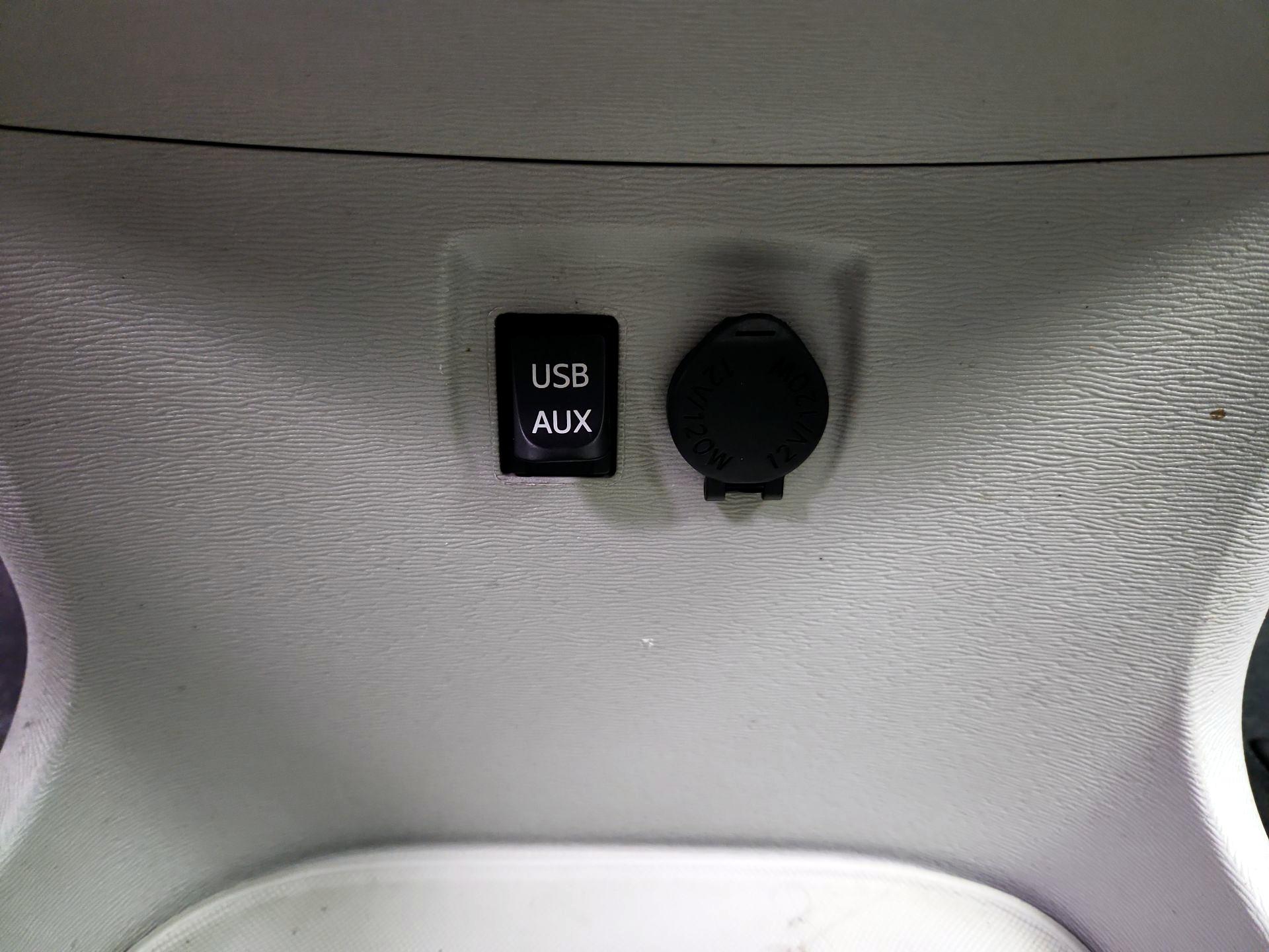 Thumbnail: 2014 Toyota Sienna - 18