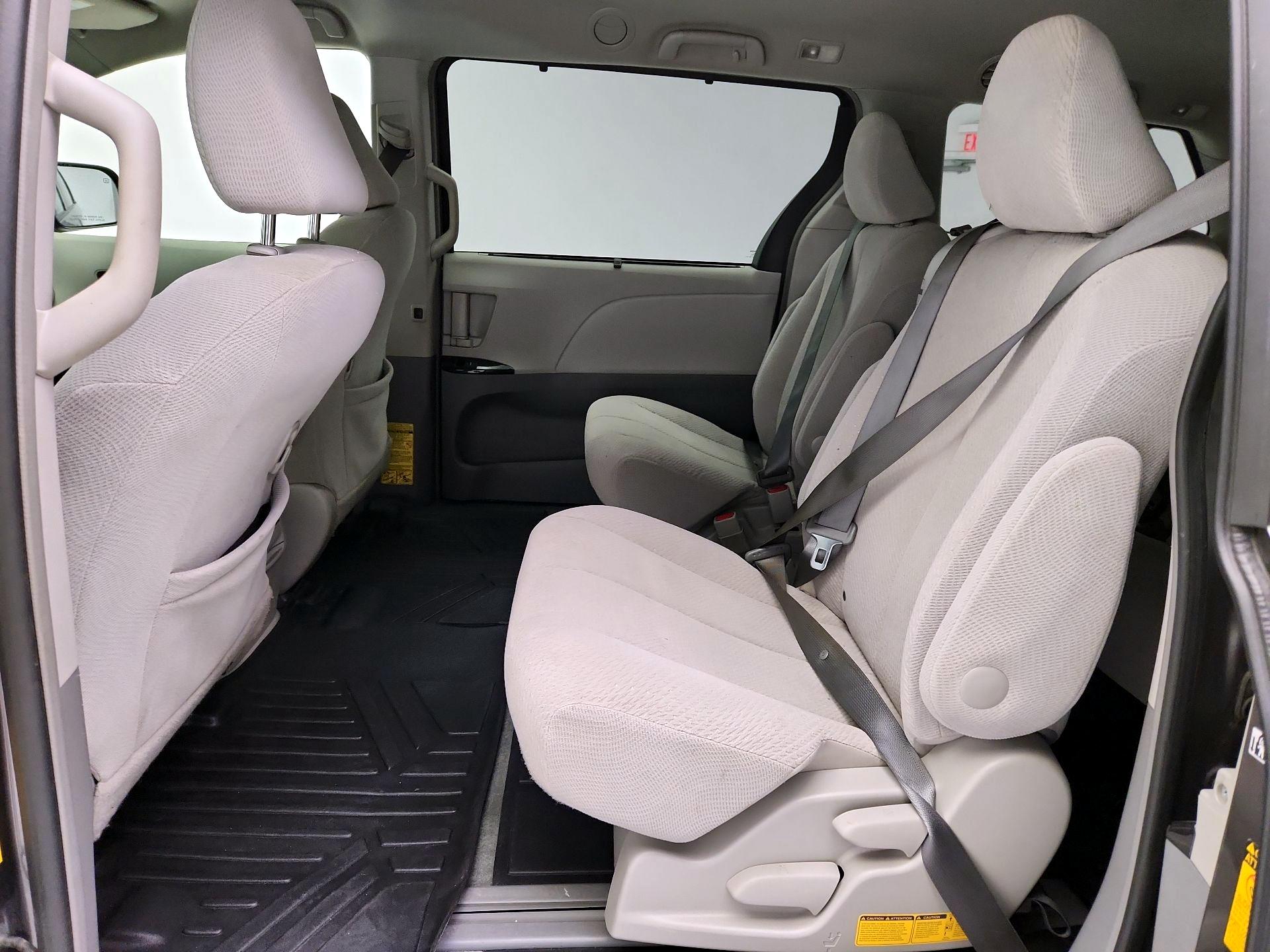 Thumbnail: 2014 Toyota Sienna - 19