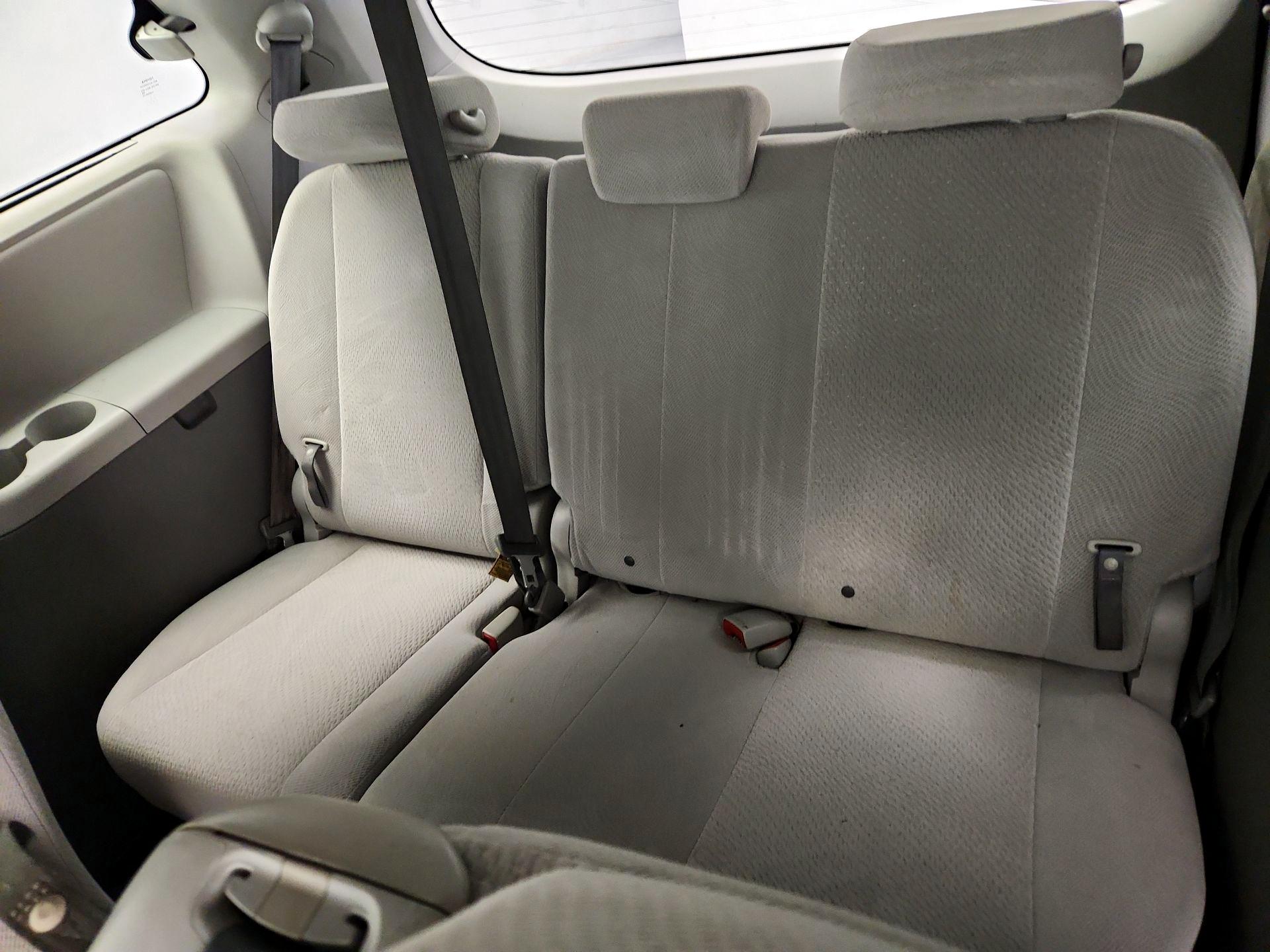 Thumbnail: 2014 Toyota Sienna - 20