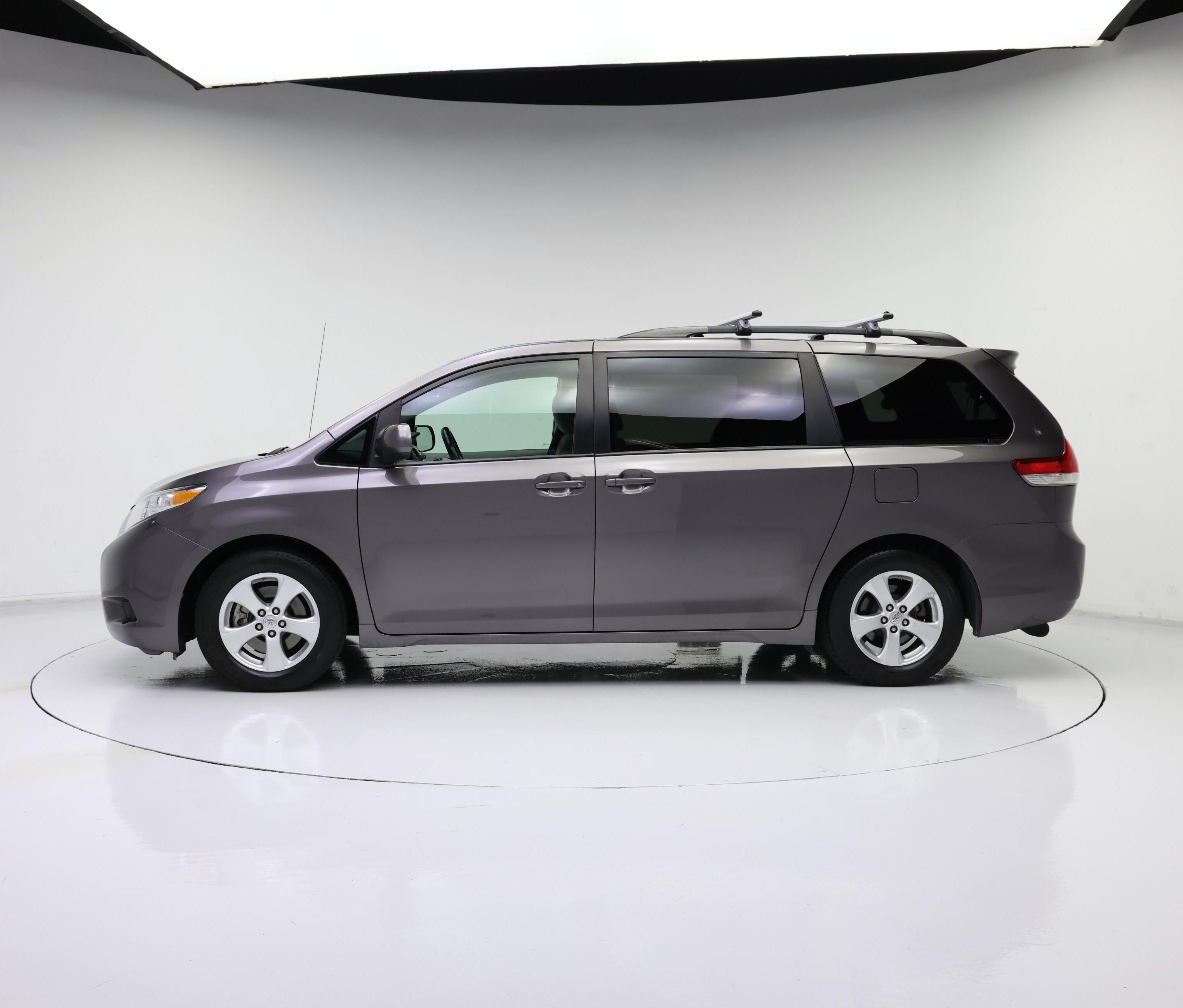 Thumbnail: 2014 Toyota Sienna - 3