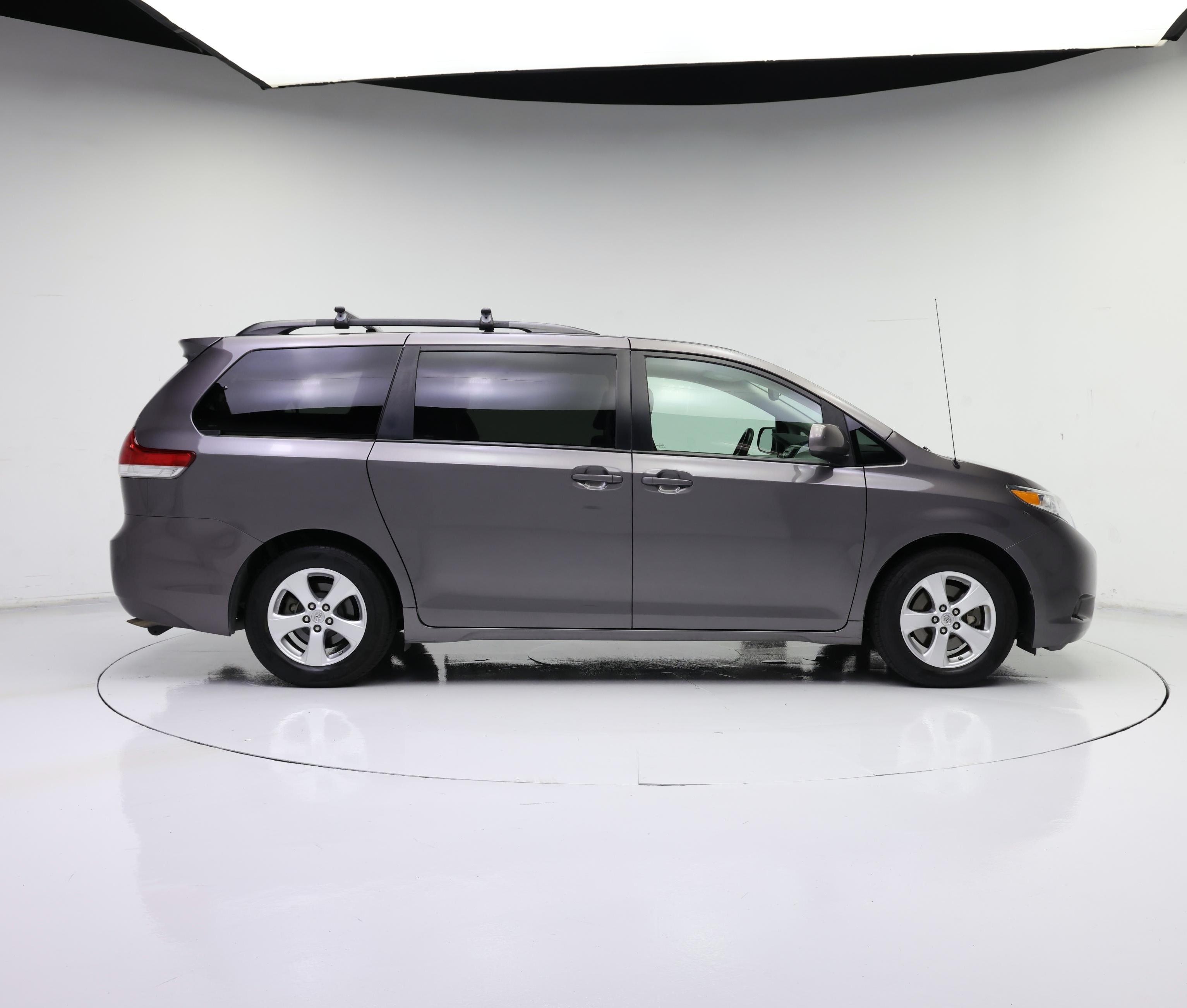 Thumbnail: 2014 Toyota Sienna - 7