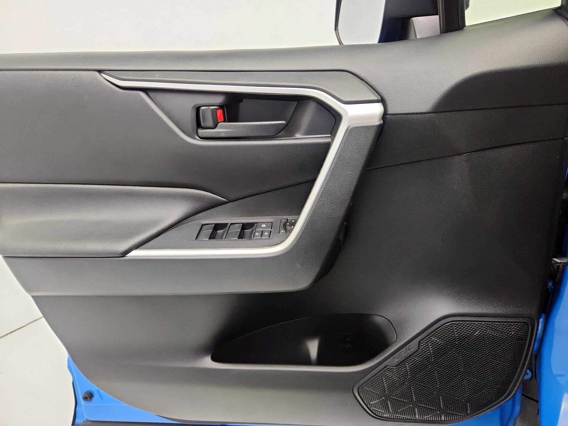 Thumbnail: 2019 Toyota RAV4 - 12